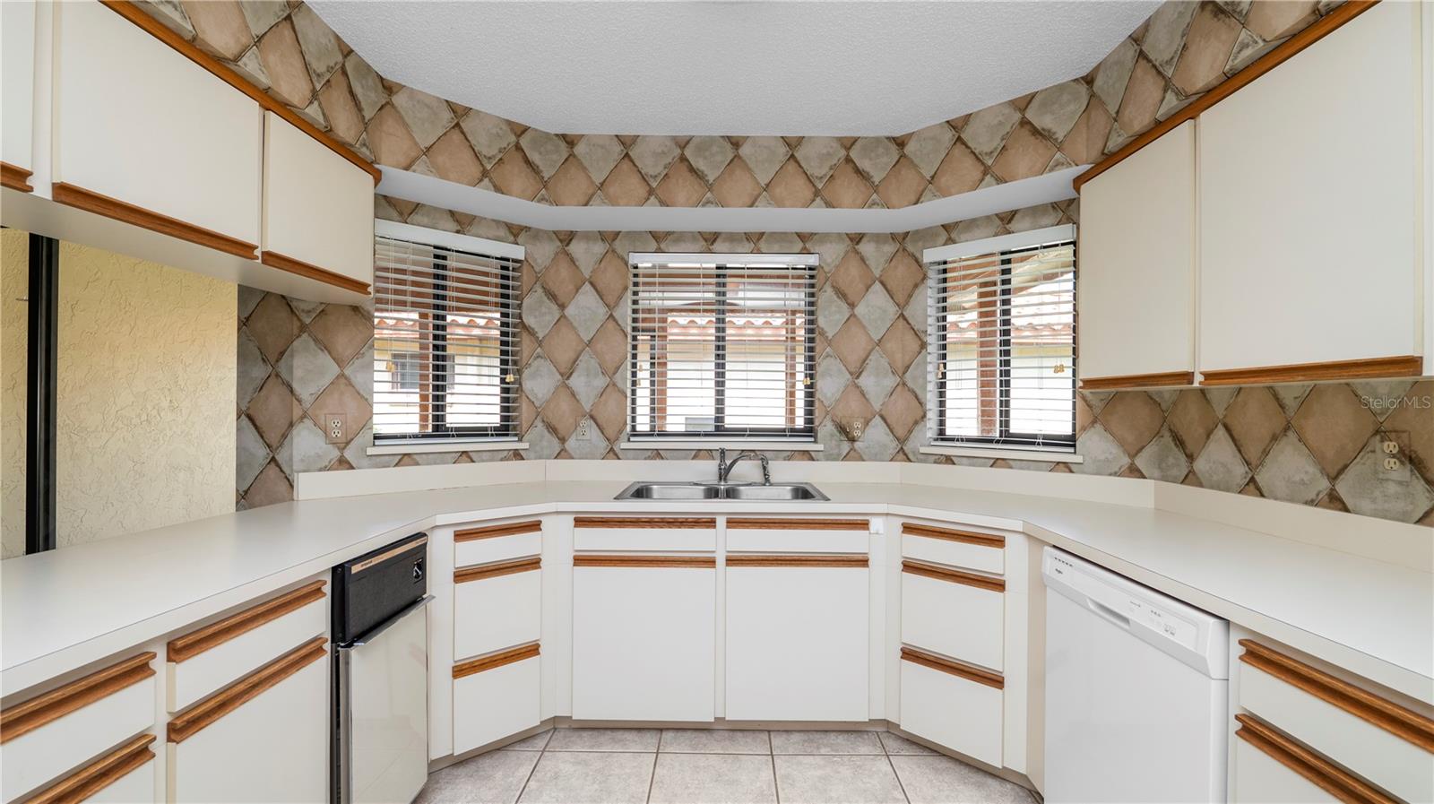 CANYON LAKE VILLAS - Residential