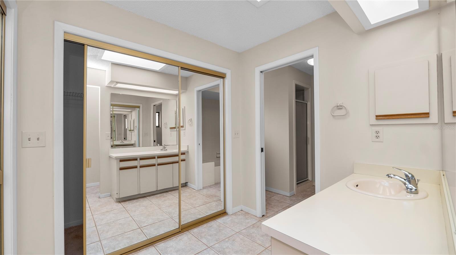 CANYON LAKE VILLAS - Residential