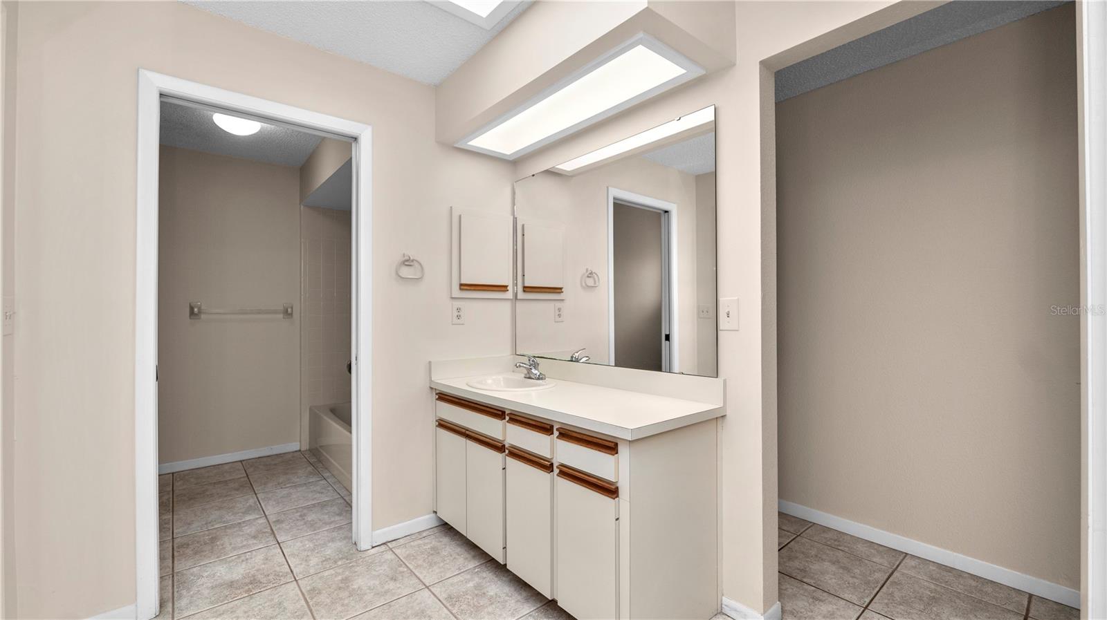 CANYON LAKE VILLAS - Residential