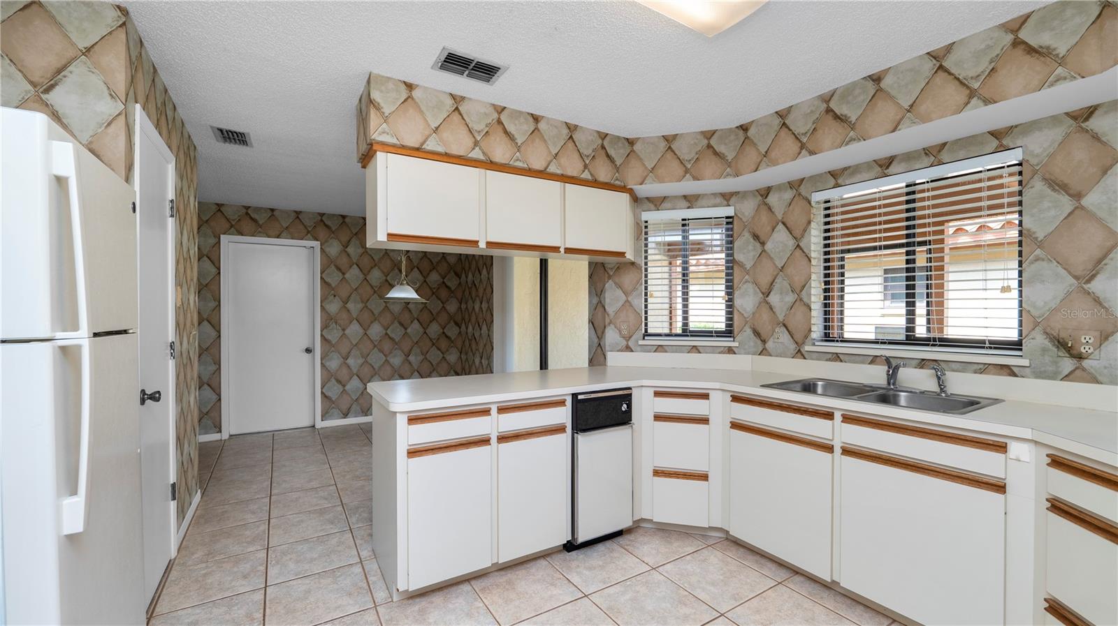 CANYON LAKE VILLAS - Residential