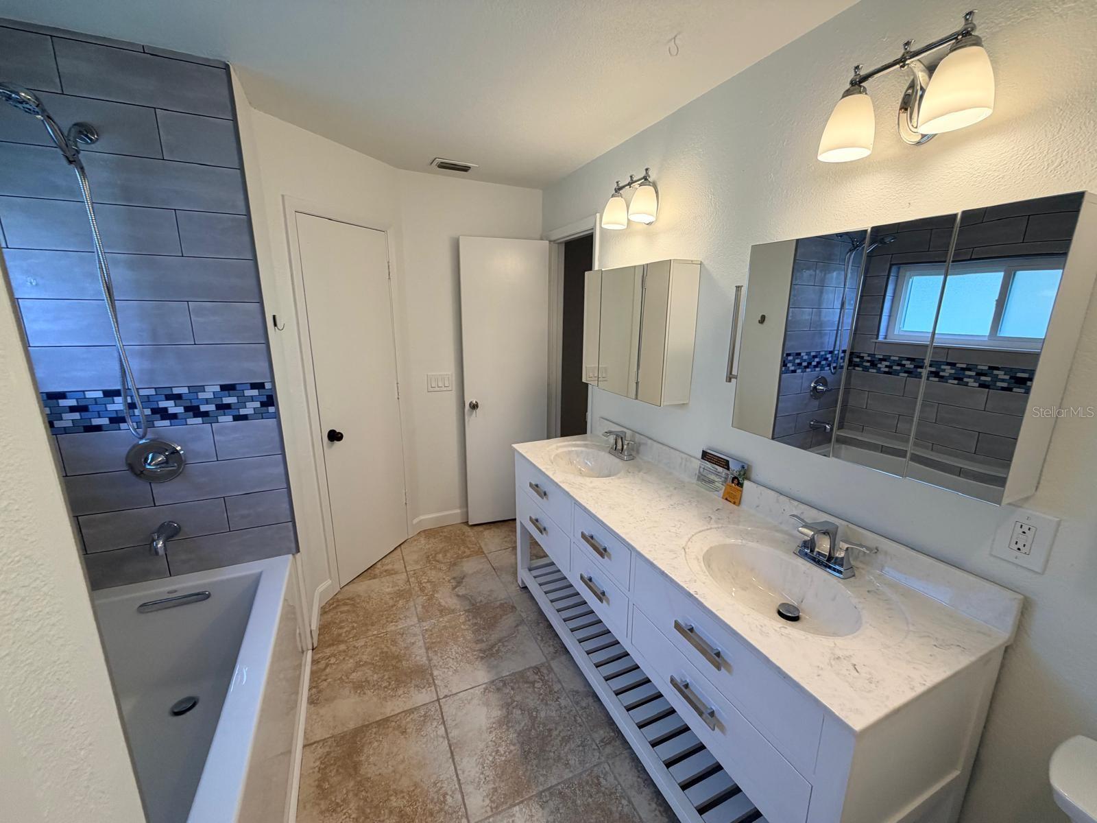 ALAFAYA WOODS PH 10 - Residential