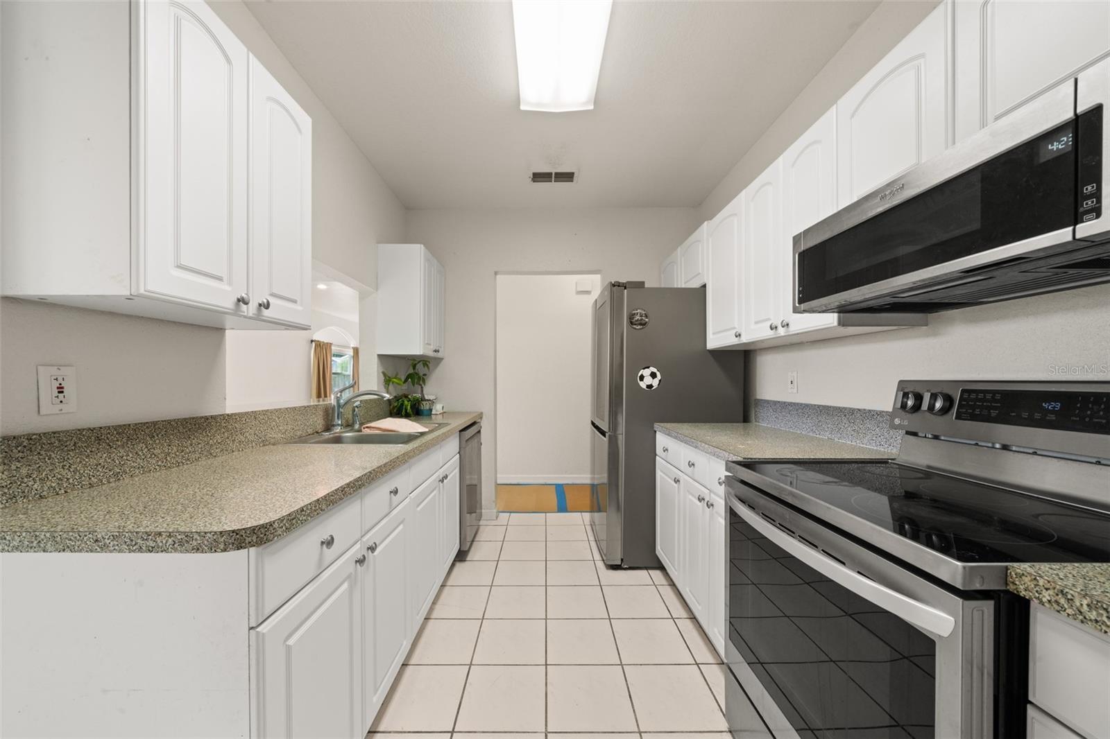 AVON PARK LAKES - Residential