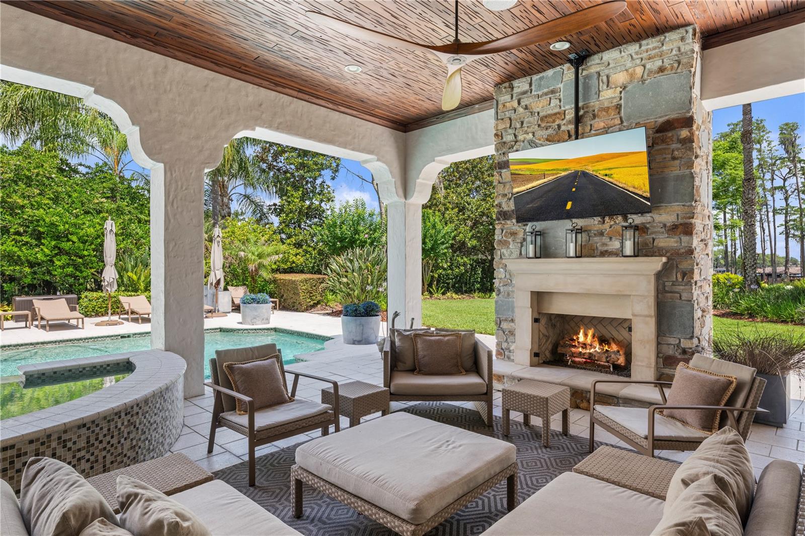 KEENES POINTE - Residential