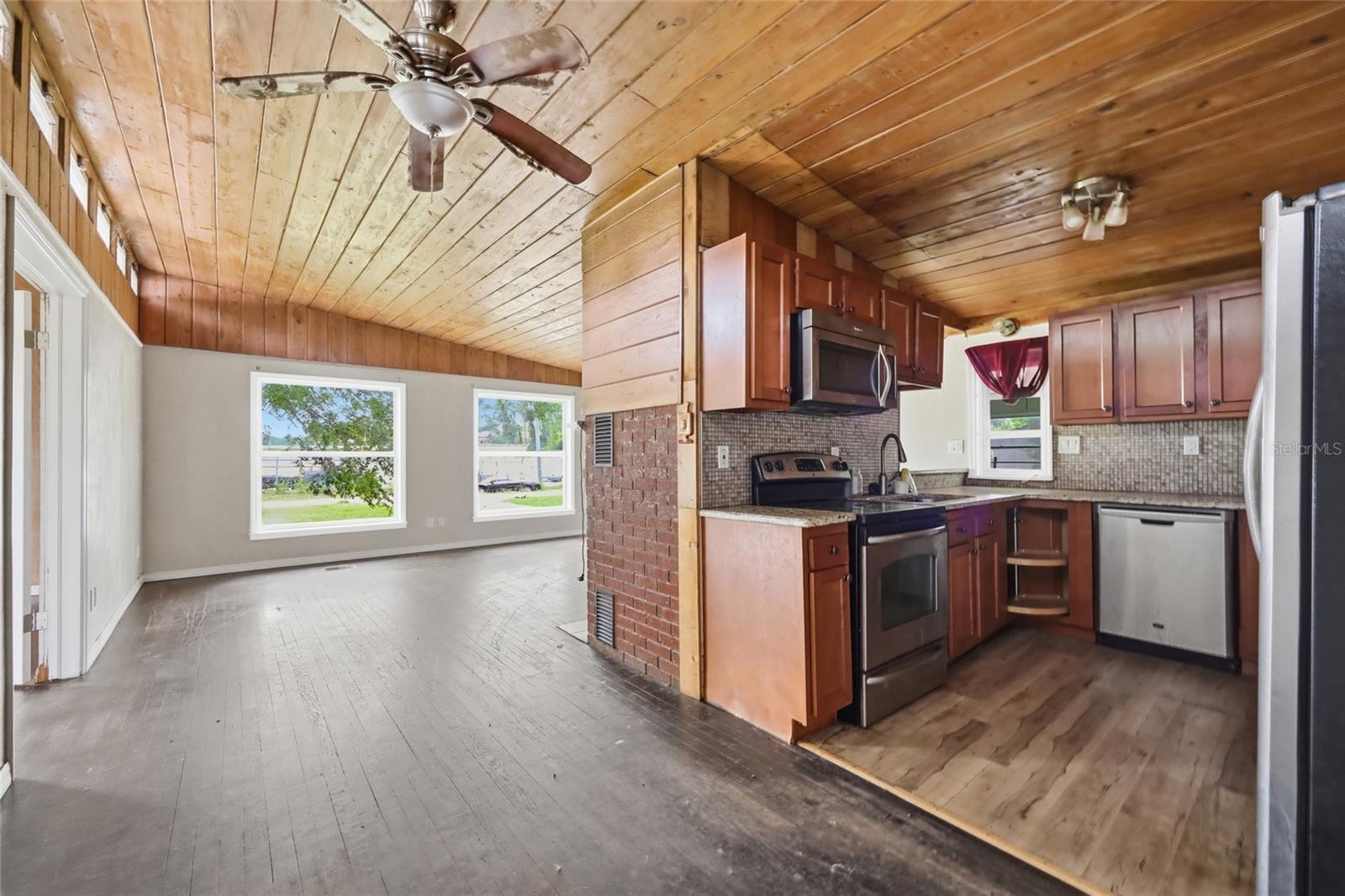 DENNISTONS ORANGE CITY DELAND FARMS - Residential