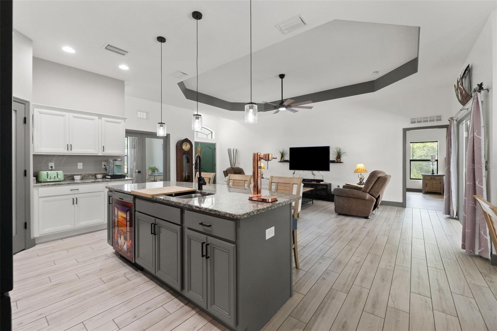 ROYAL HIGHLANDS - Residential