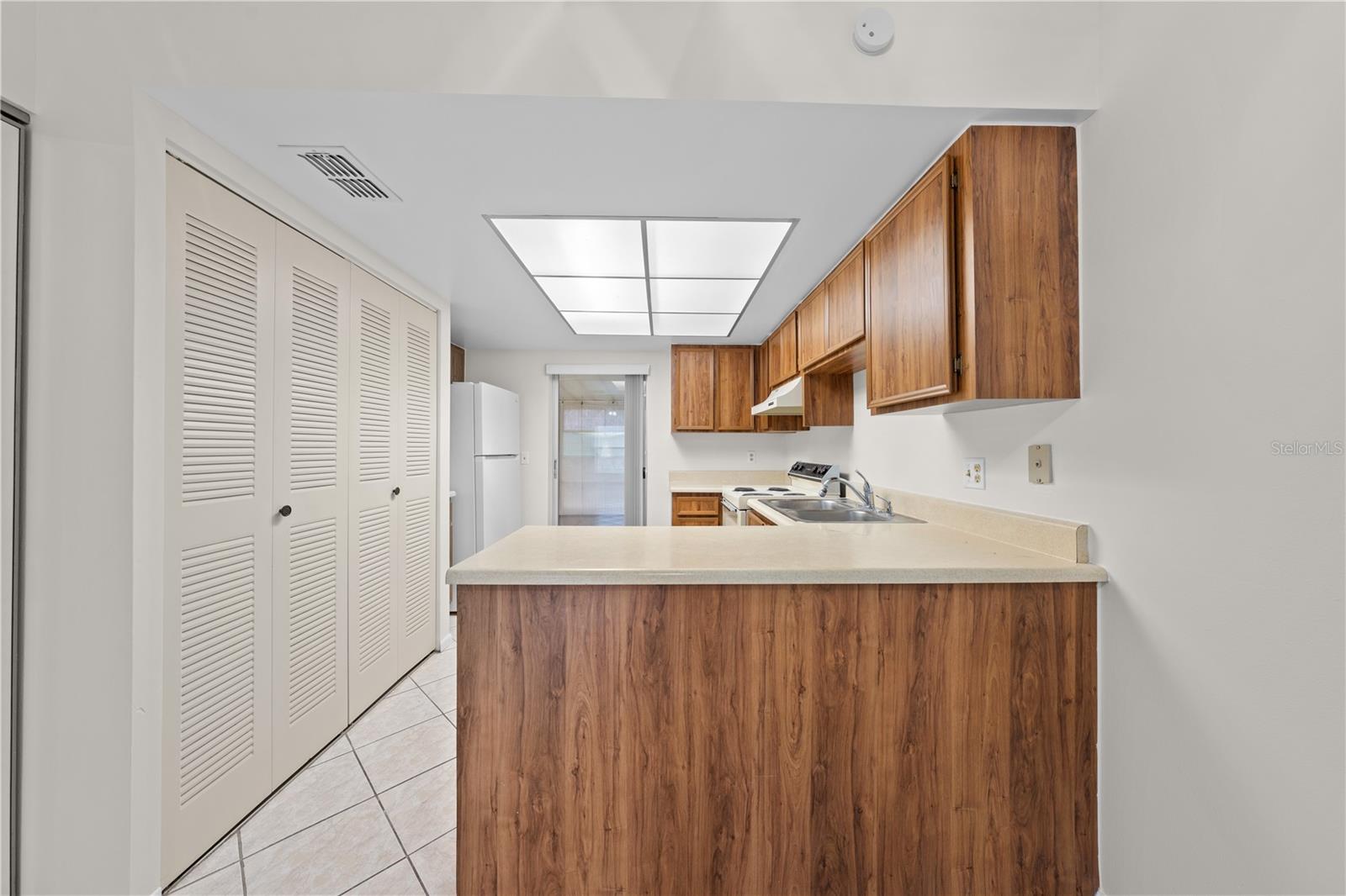 COUNTRY COVE VILLAS - Residential