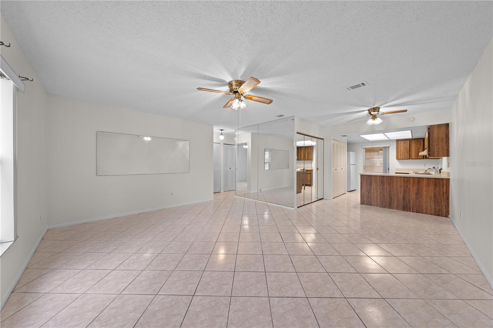COUNTRY COVE VILLAS - Residential