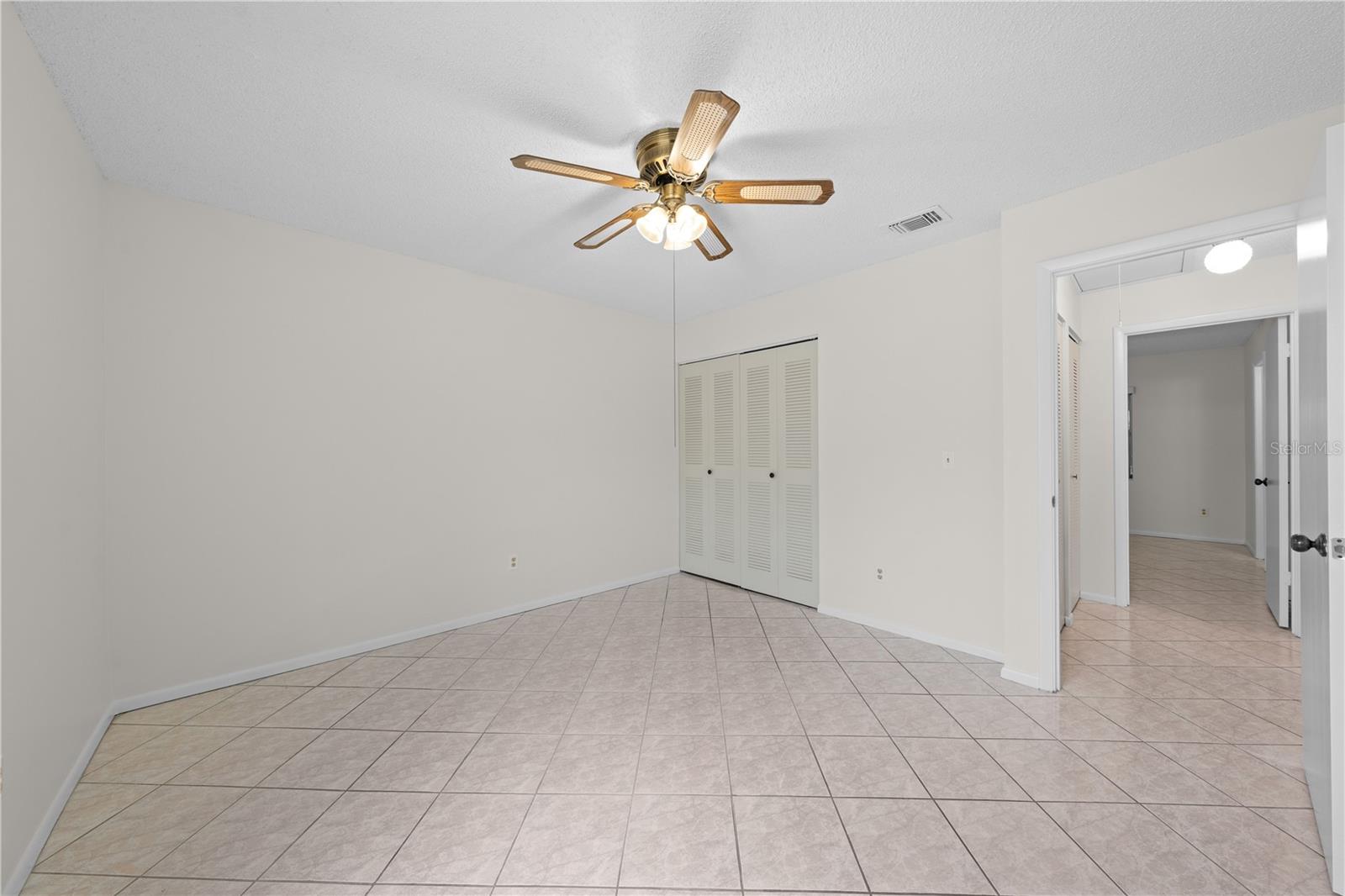 COUNTRY COVE VILLAS - Residential