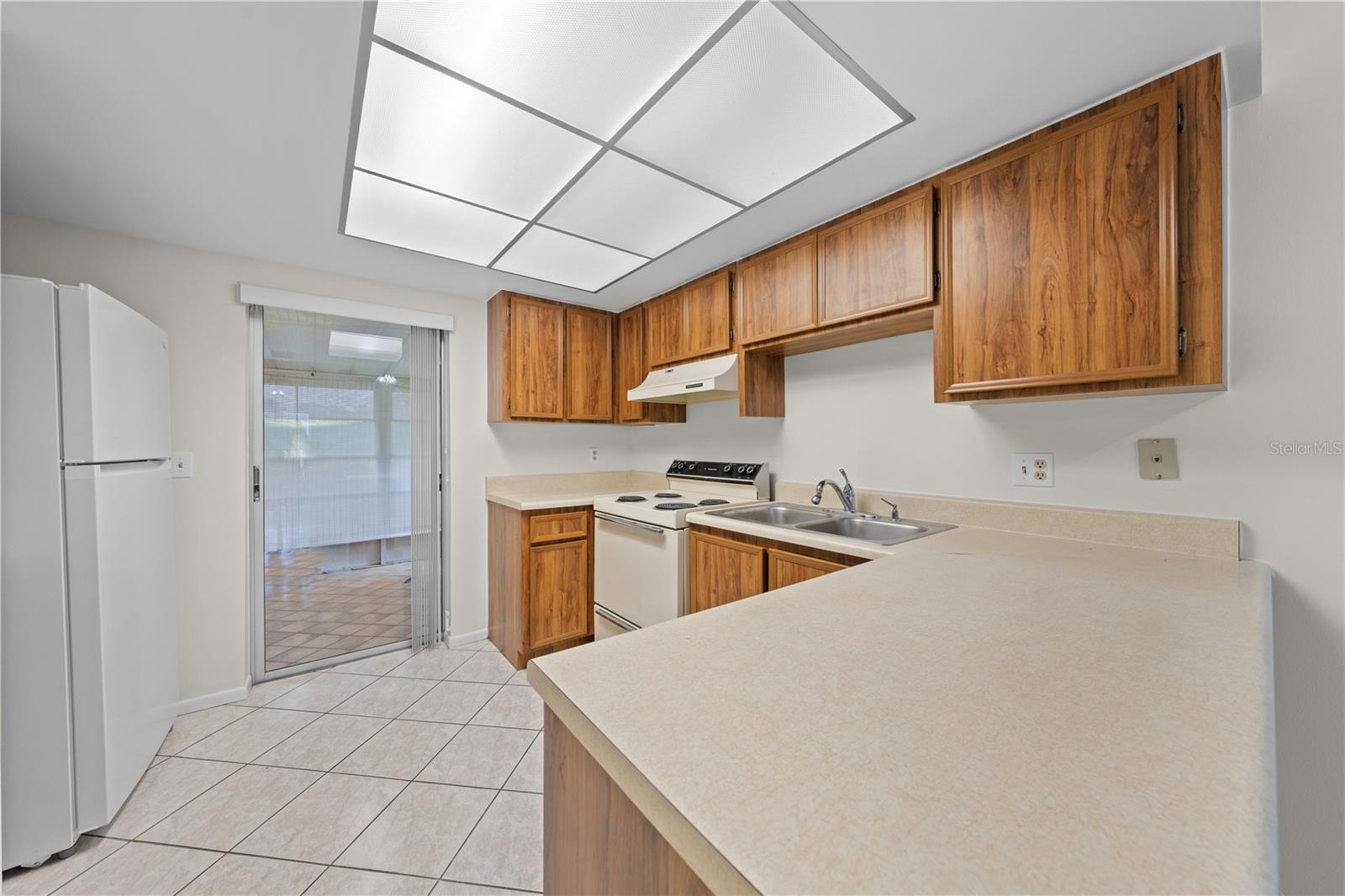 COUNTRY COVE VILLAS - Residential
