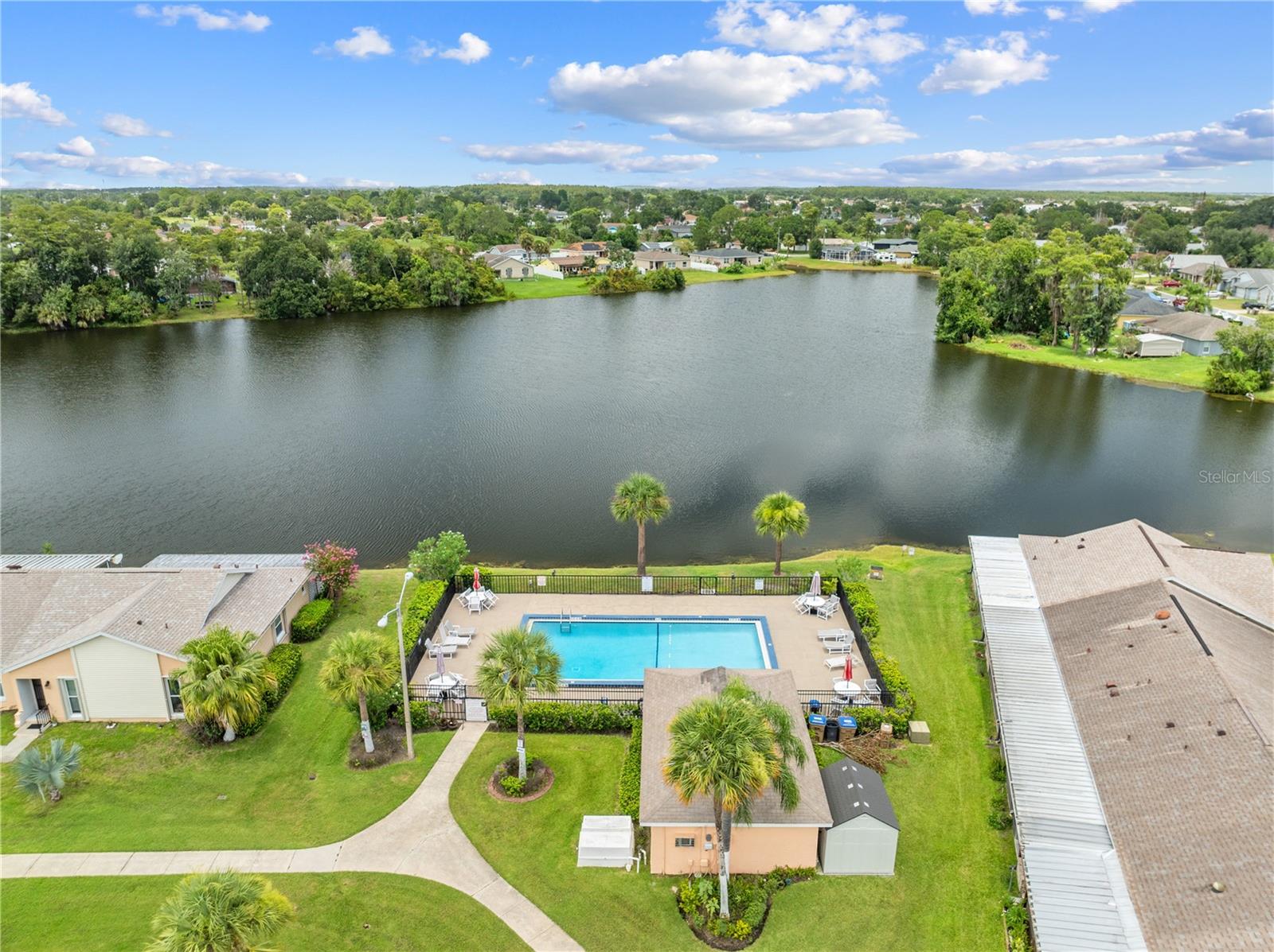 COUNTRY COVE VILLAS - Residential