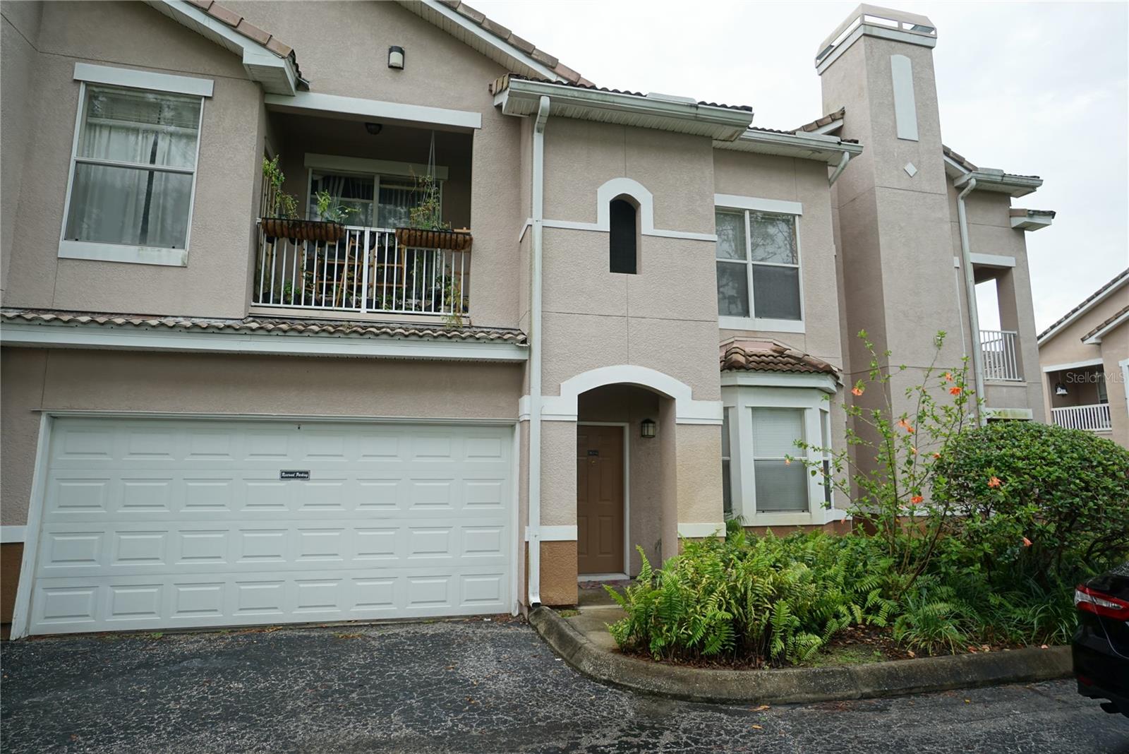 THE VILLAS CONDO - Residential Lease