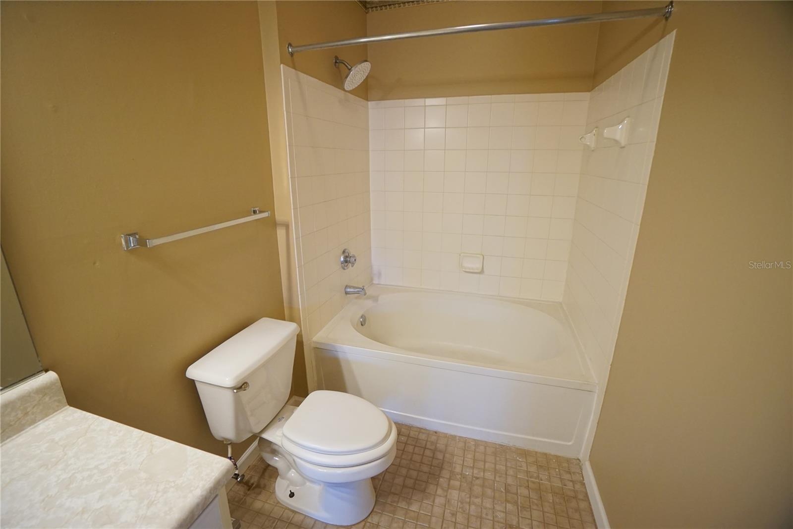 THE VILLAS CONDO - Residential Lease