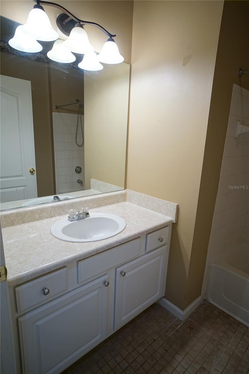 THE VILLAS CONDO - Residential Lease