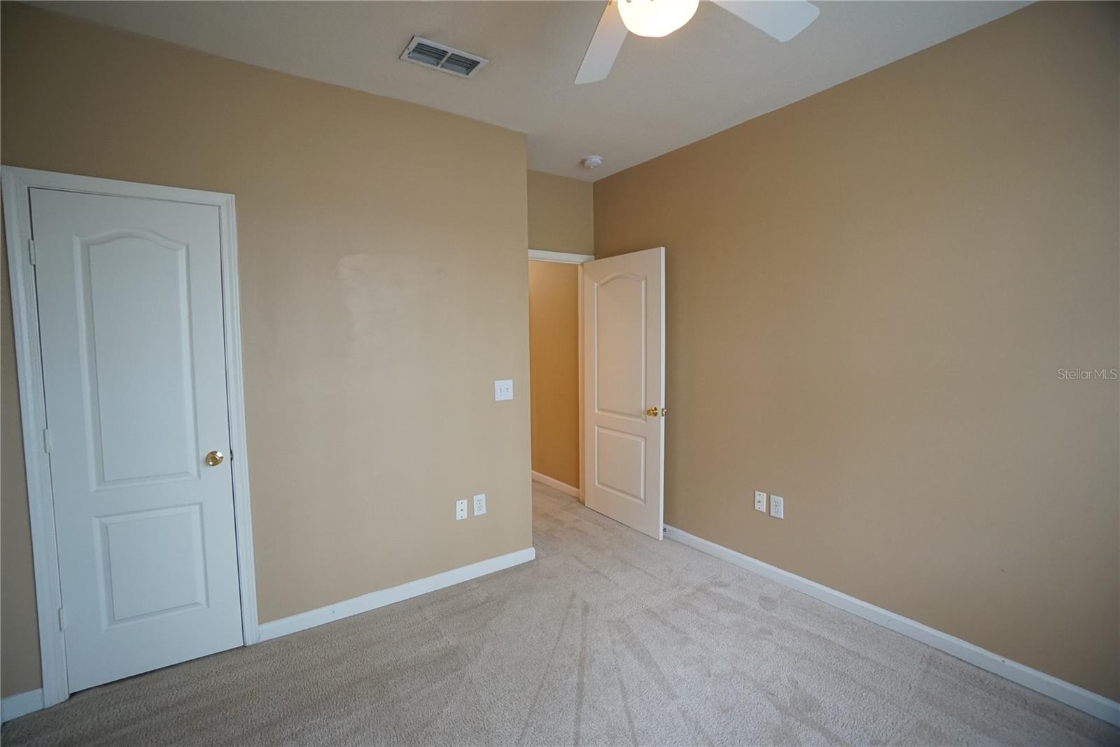 THE VILLAS CONDO - Residential Lease