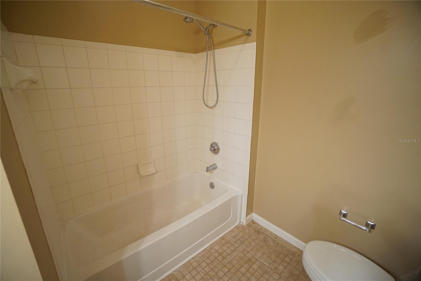 THE VILLAS CONDO - Residential Lease
