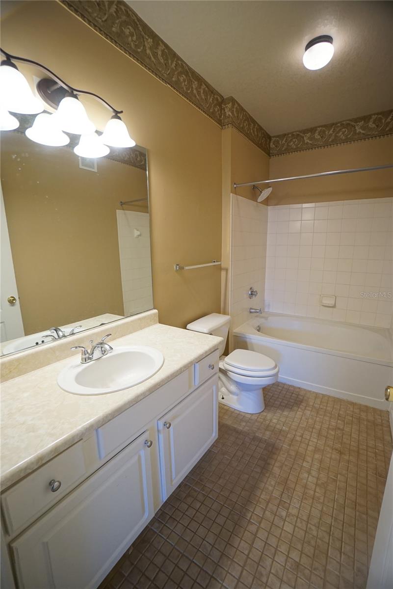 THE VILLAS CONDO - Residential Lease