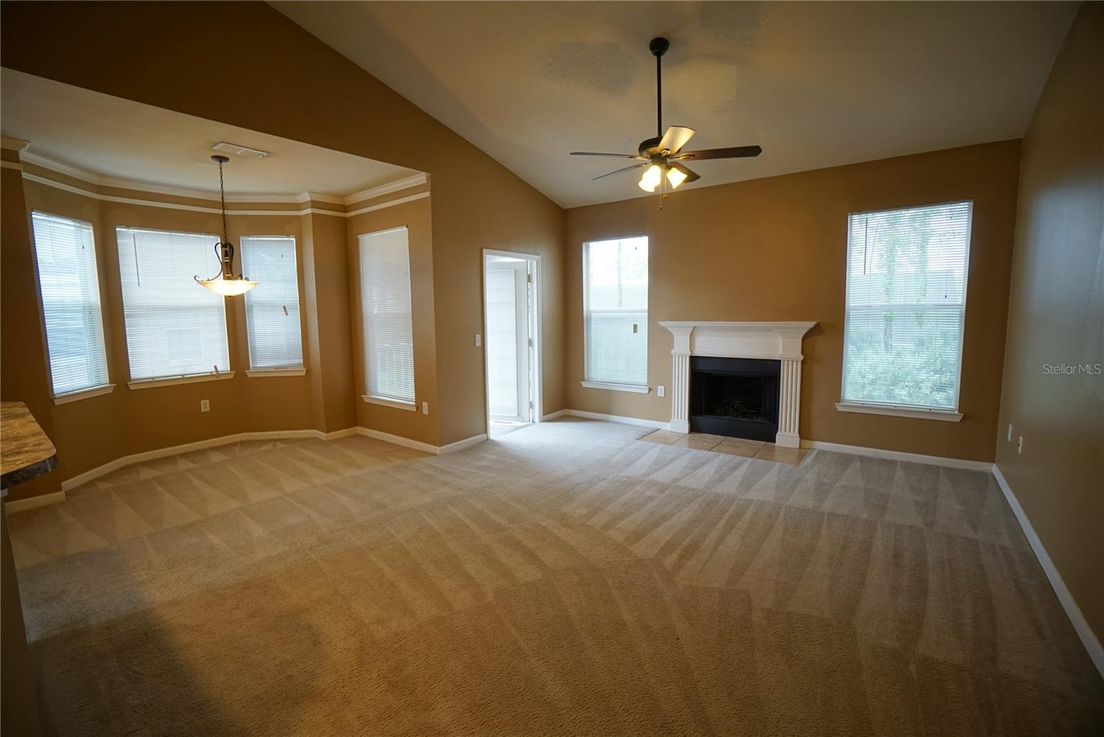 THE VILLAS CONDO - Residential Lease