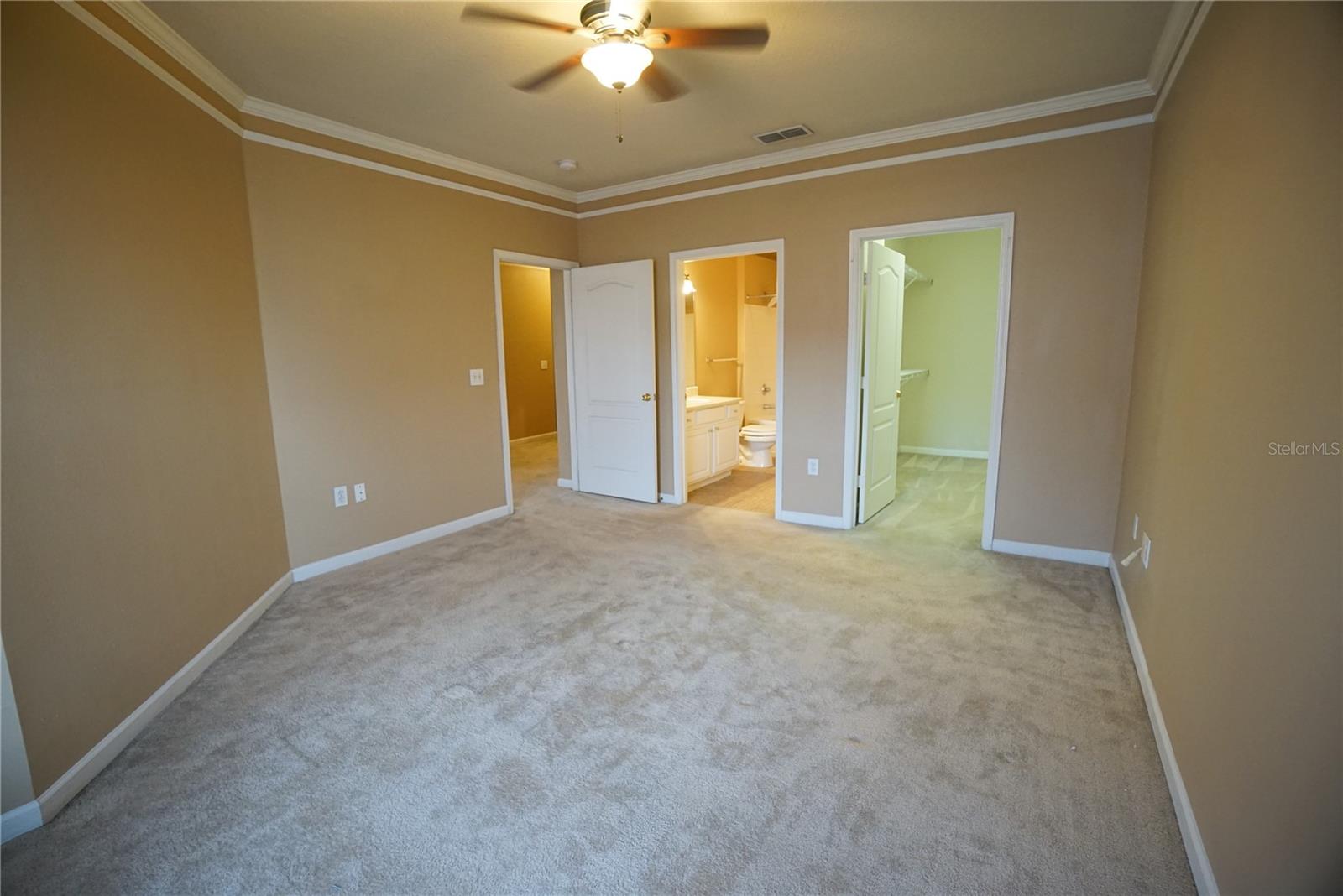 THE VILLAS CONDO - Residential Lease