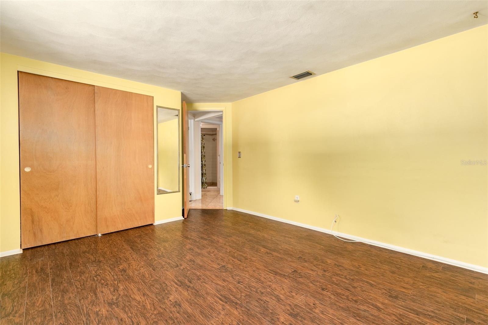 COLONIAL HILLS - Residential