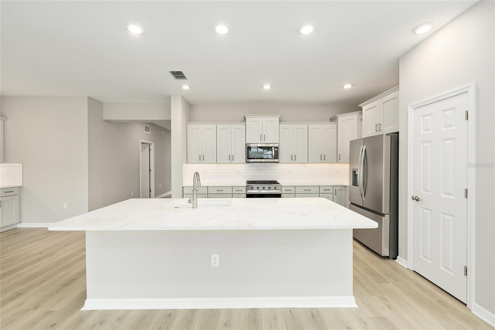 ON TOP OF THE WORLD - Residential