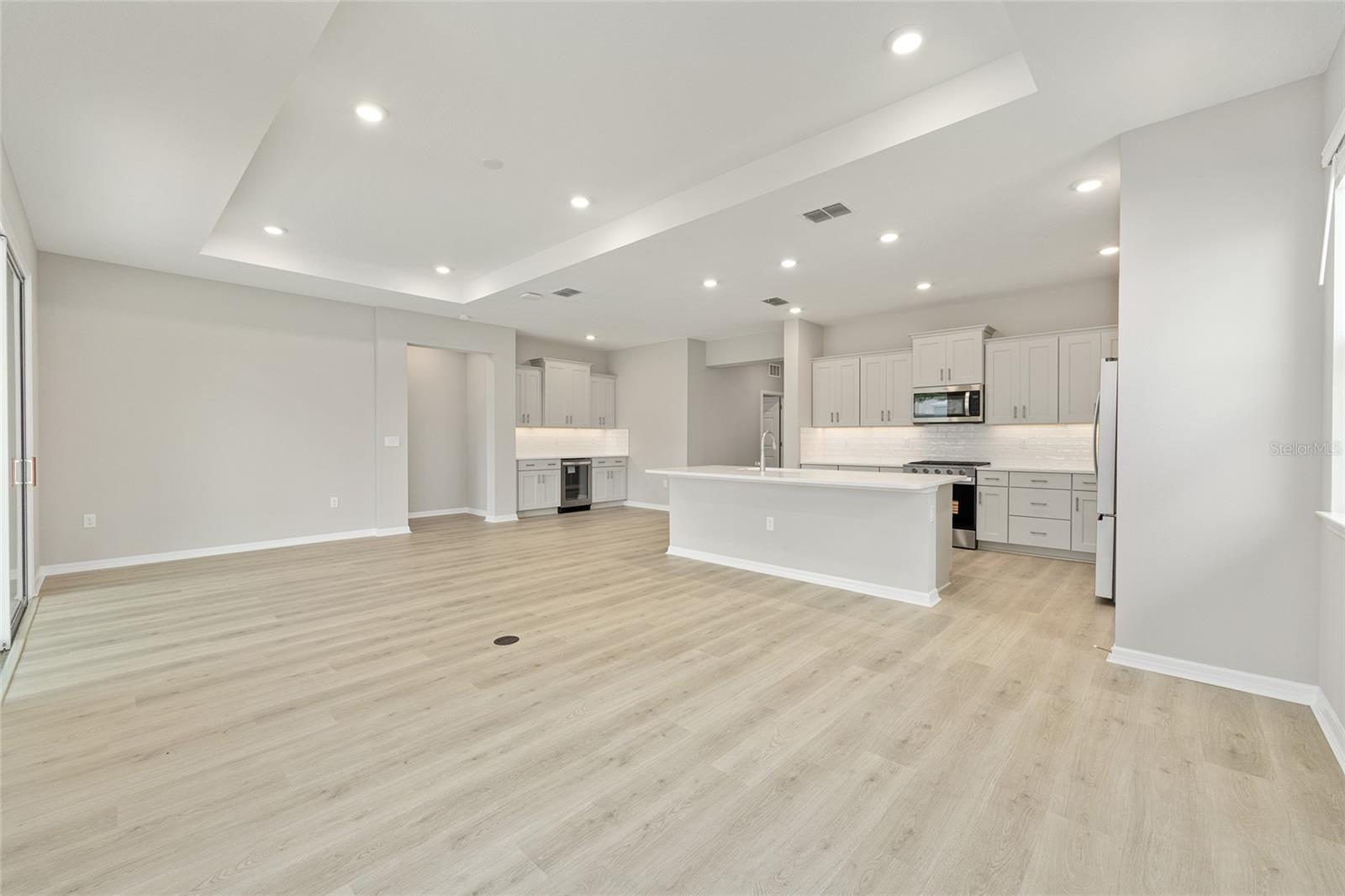 ON TOP OF THE WORLD - Residential