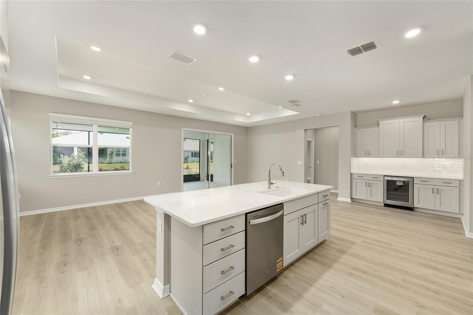 ON TOP OF THE WORLD - Residential