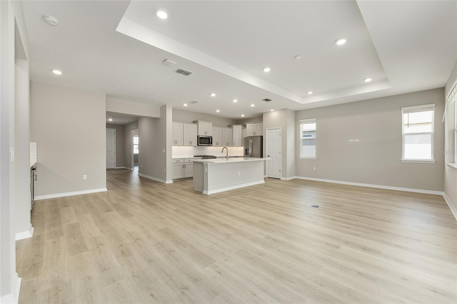 ON TOP OF THE WORLD - Residential