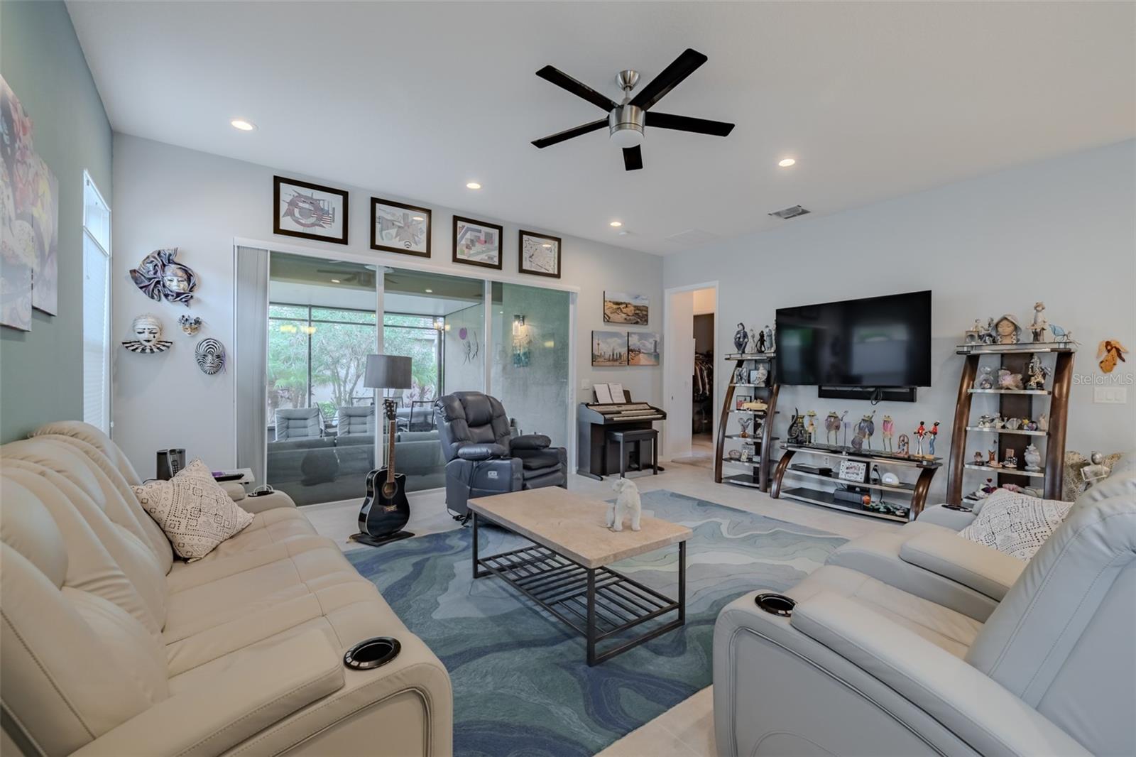 VALENCIA LAKES TR M - Residential