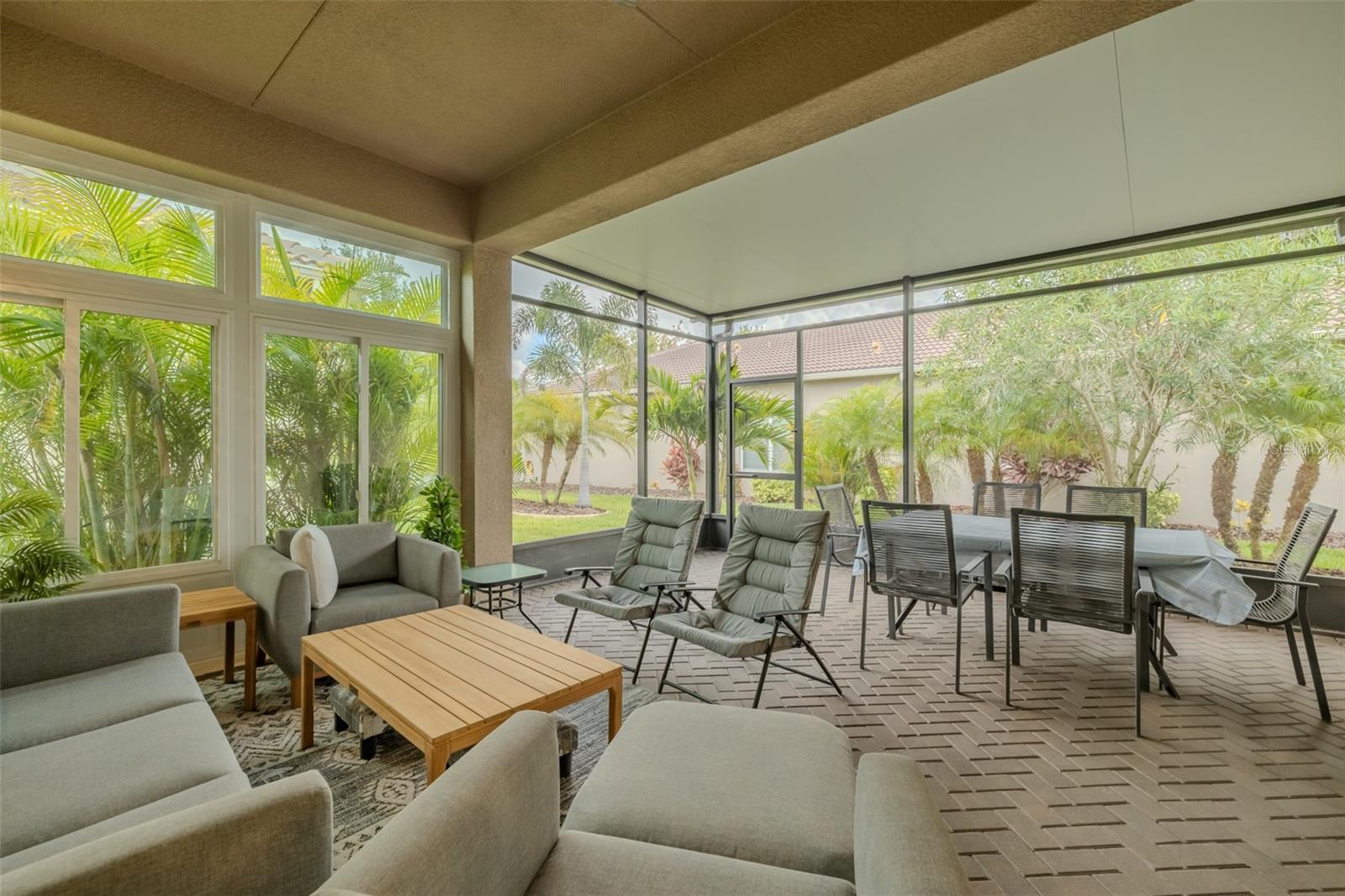VALENCIA LAKES TR M - Residential