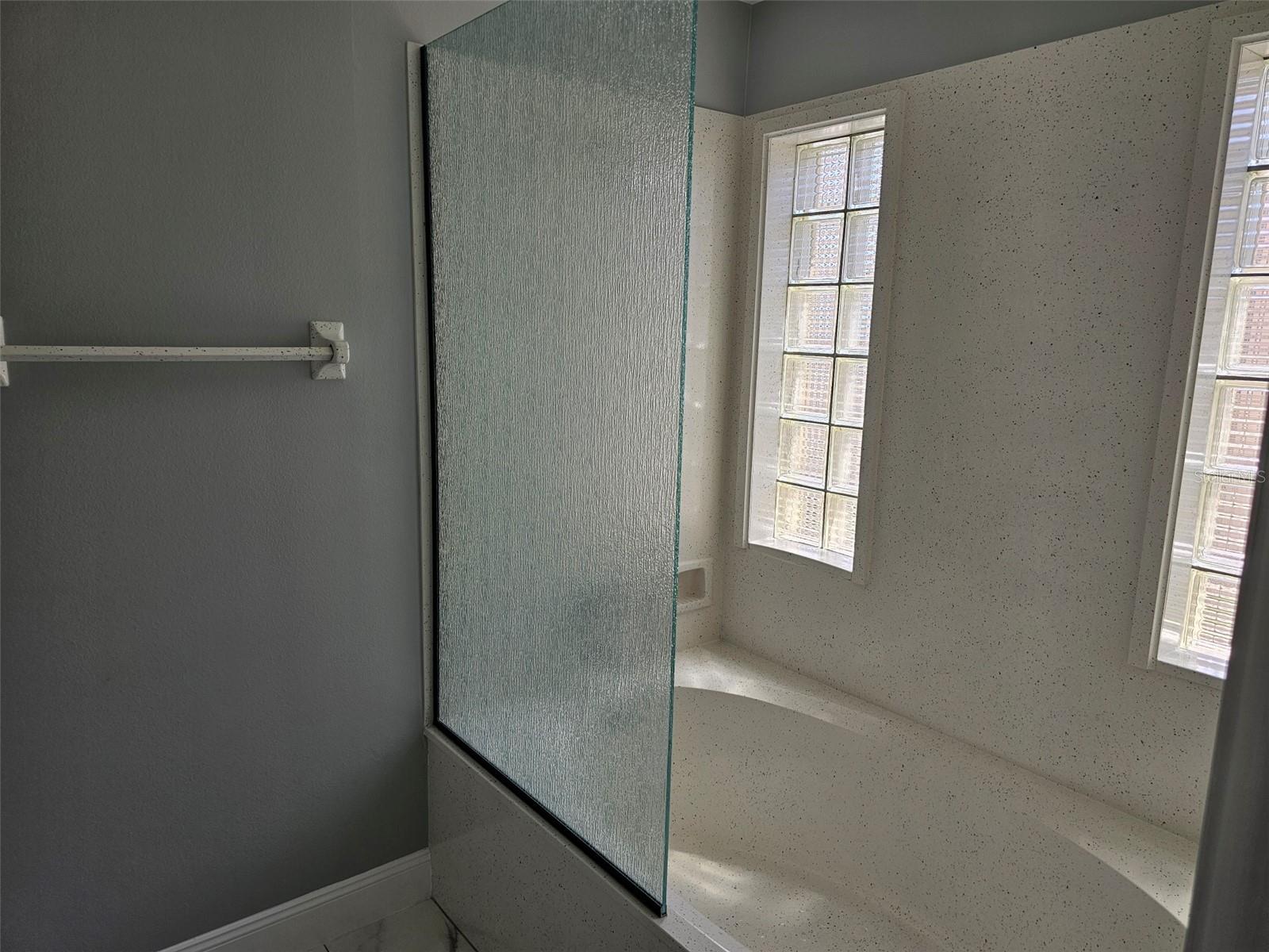 LAKEBRIDGE PH II & III - Residential Lease