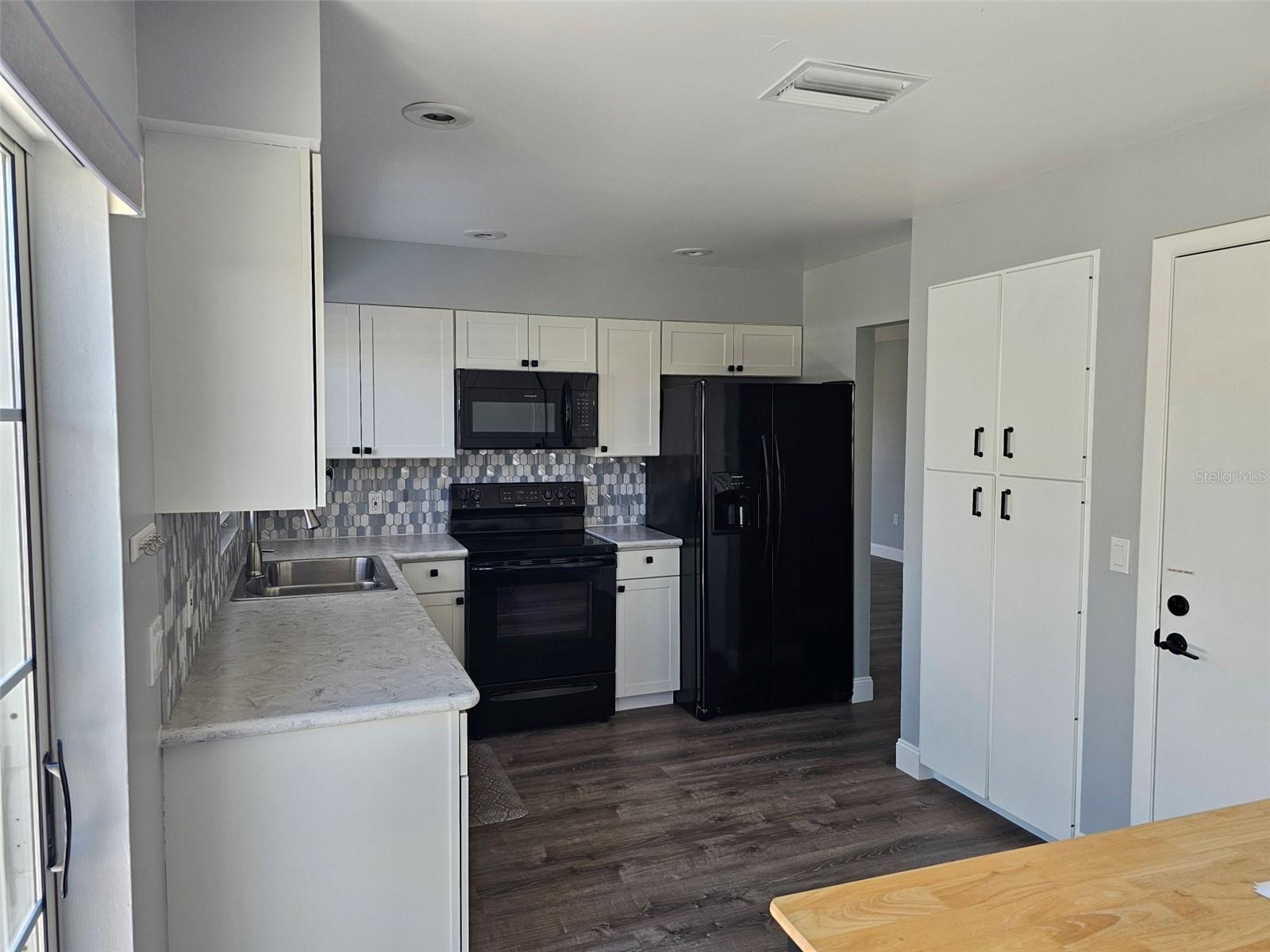 LAKEBRIDGE PH II & III - Residential Lease