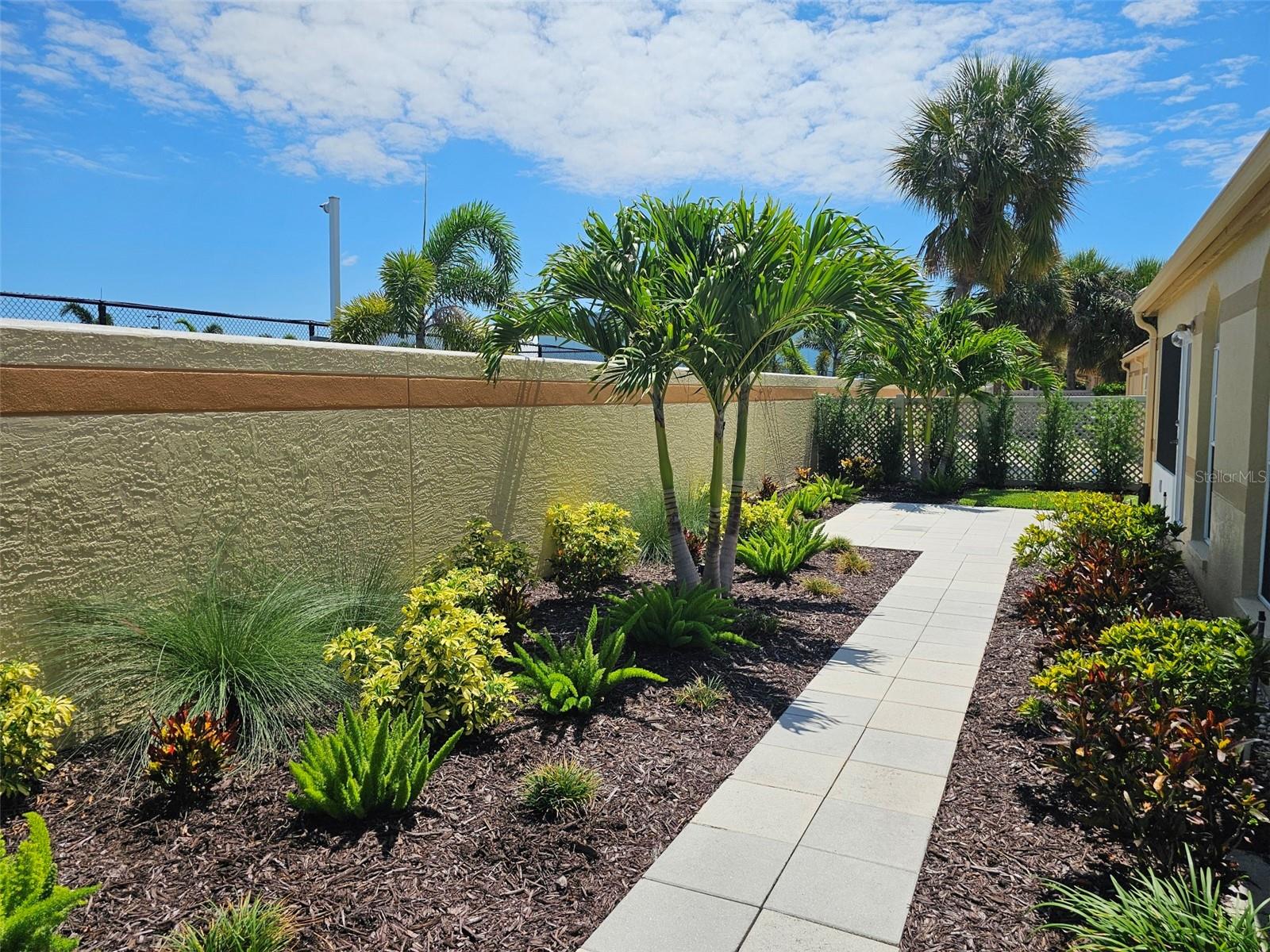 LAKEBRIDGE PH II & III - Residential Lease