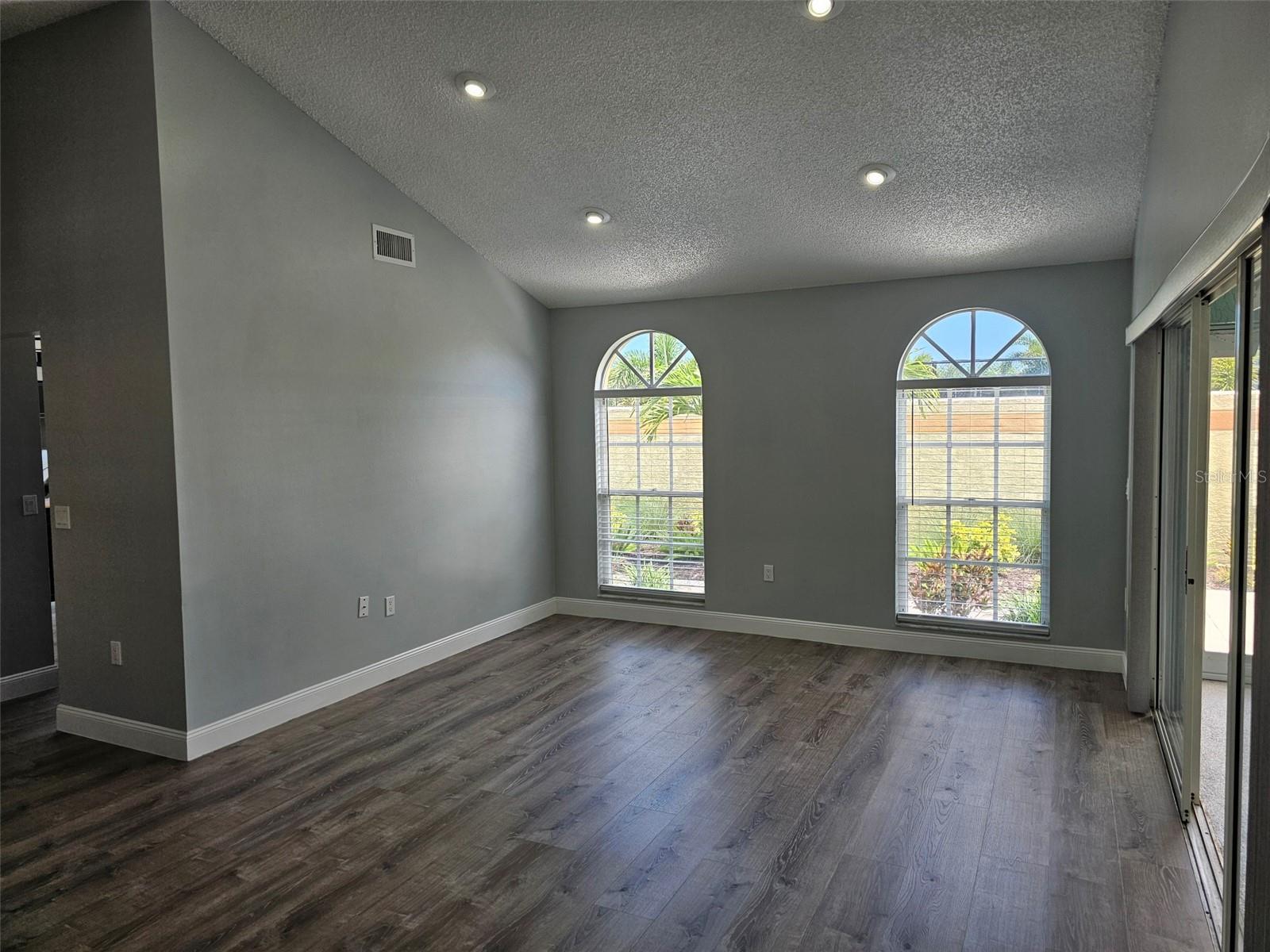 LAKEBRIDGE PH II & III - Residential Lease