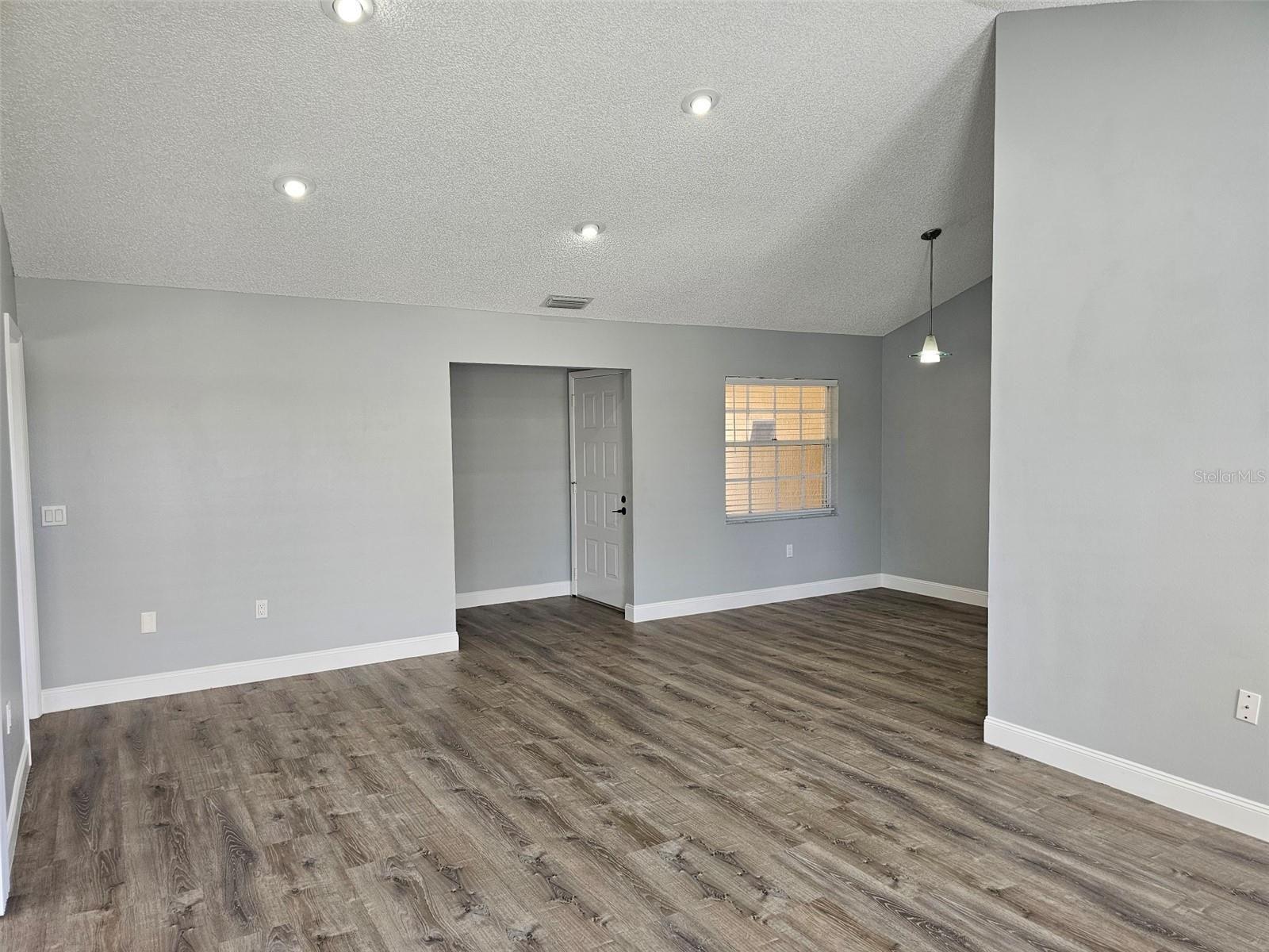 LAKEBRIDGE PH II & III - Residential Lease