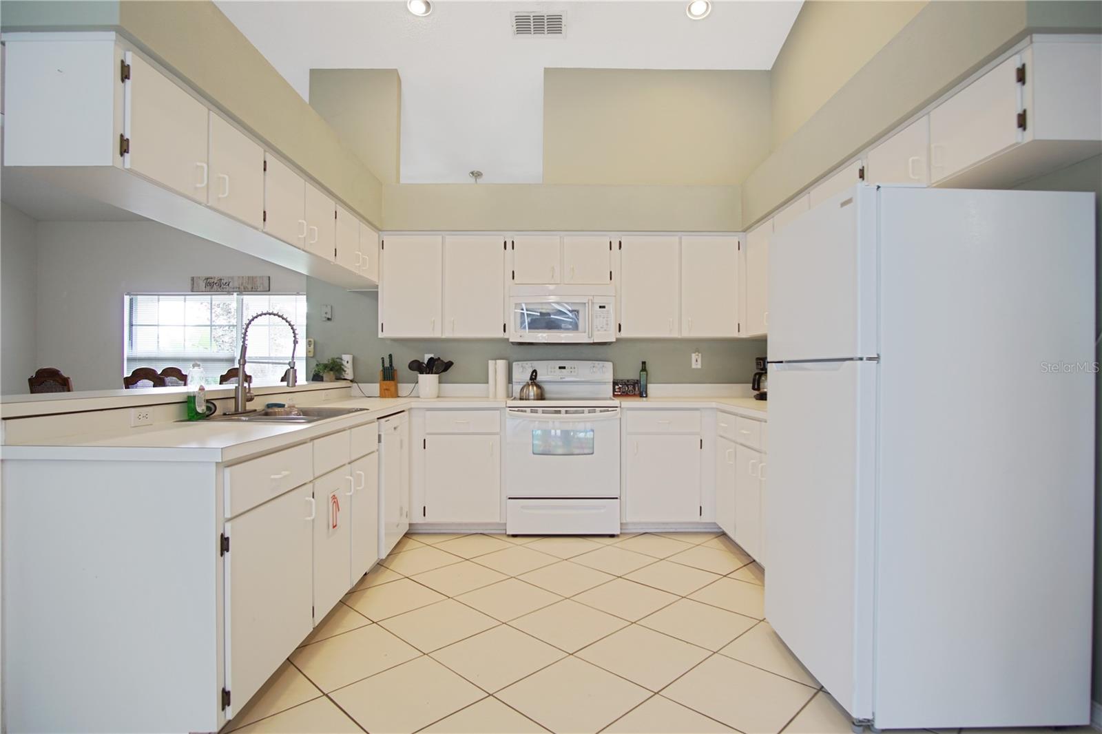 LOMA LINDA PH 02 - Residential Lease
