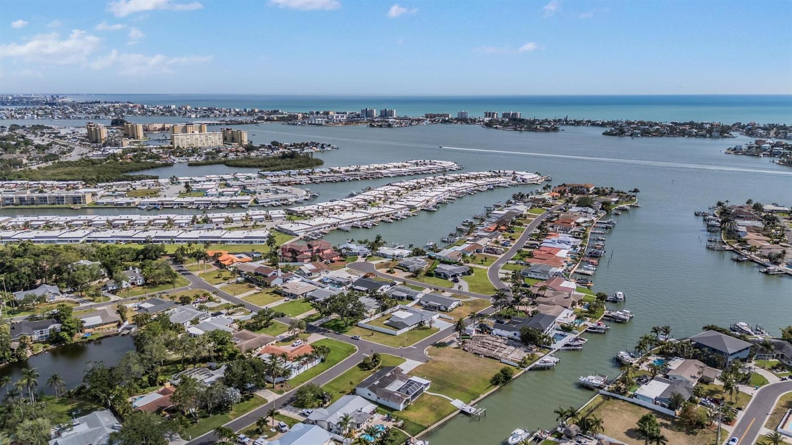 OAKHURST SHORES 5TH ADD - Residential