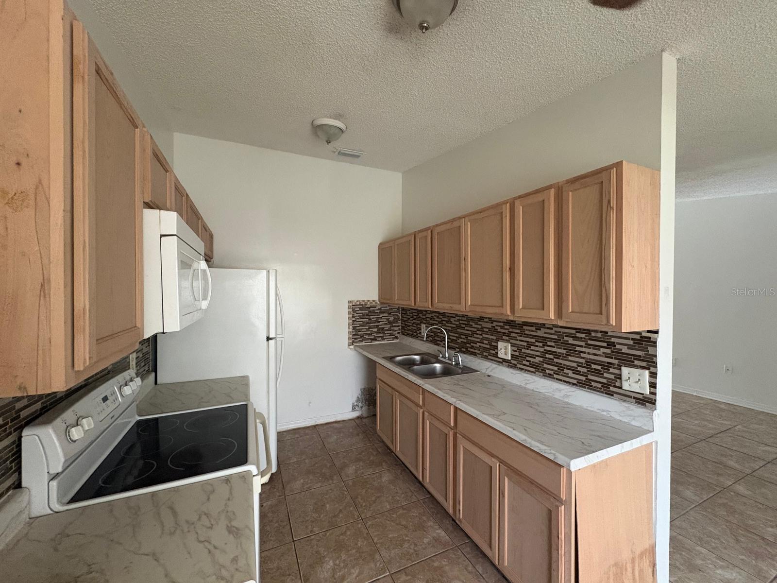 ROYAL MANOR VILLAS - Residential