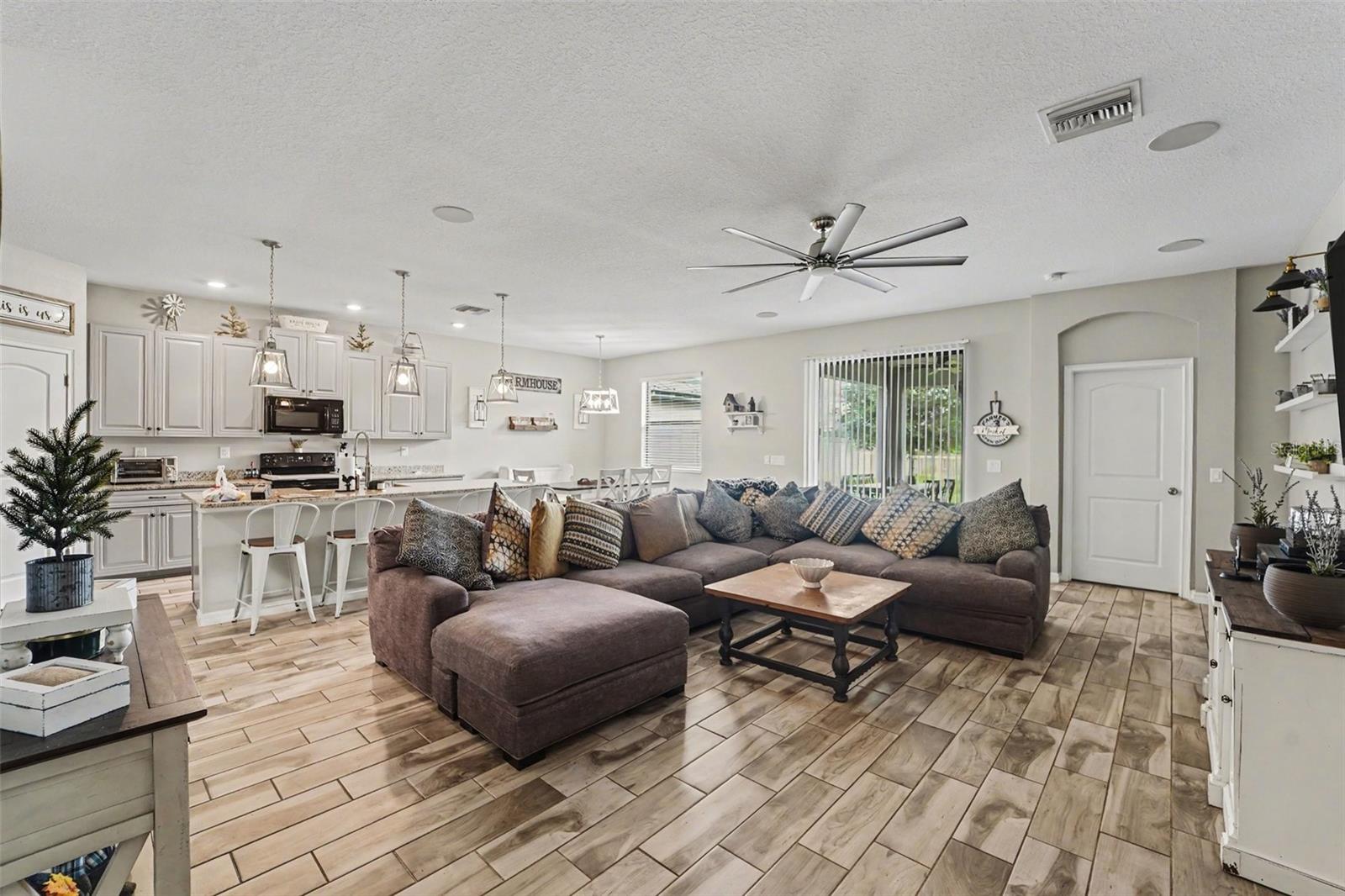 LAKESIDE PH 3 - Residential