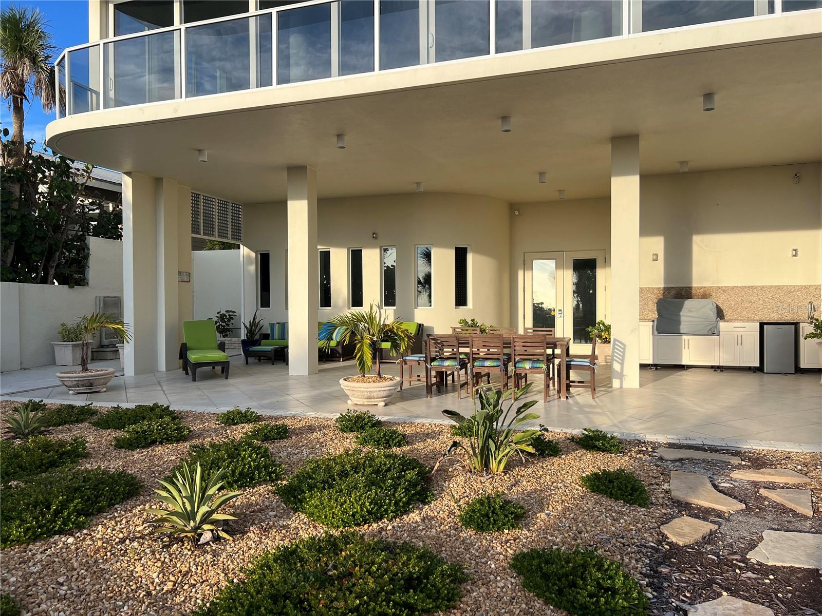 SARASOTA BEACH - Residential