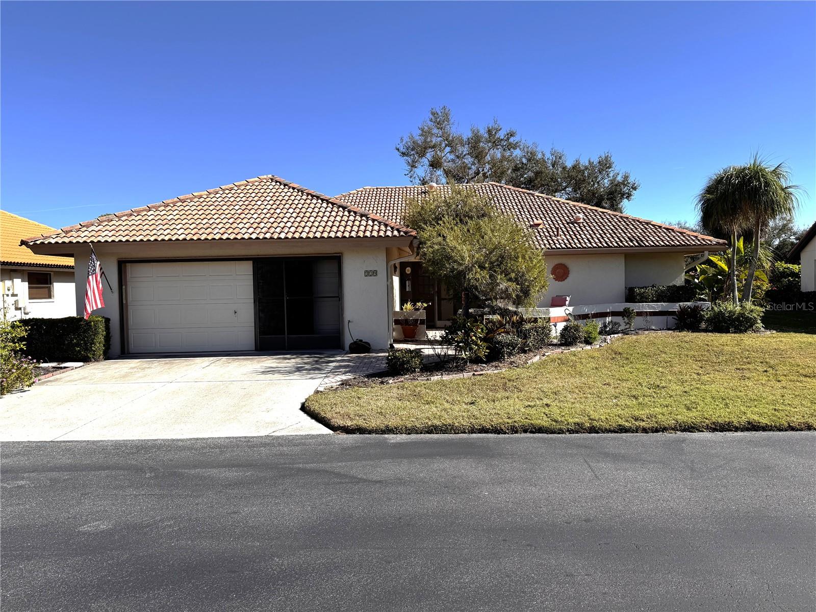 LAUREL HOLLOW - Residential