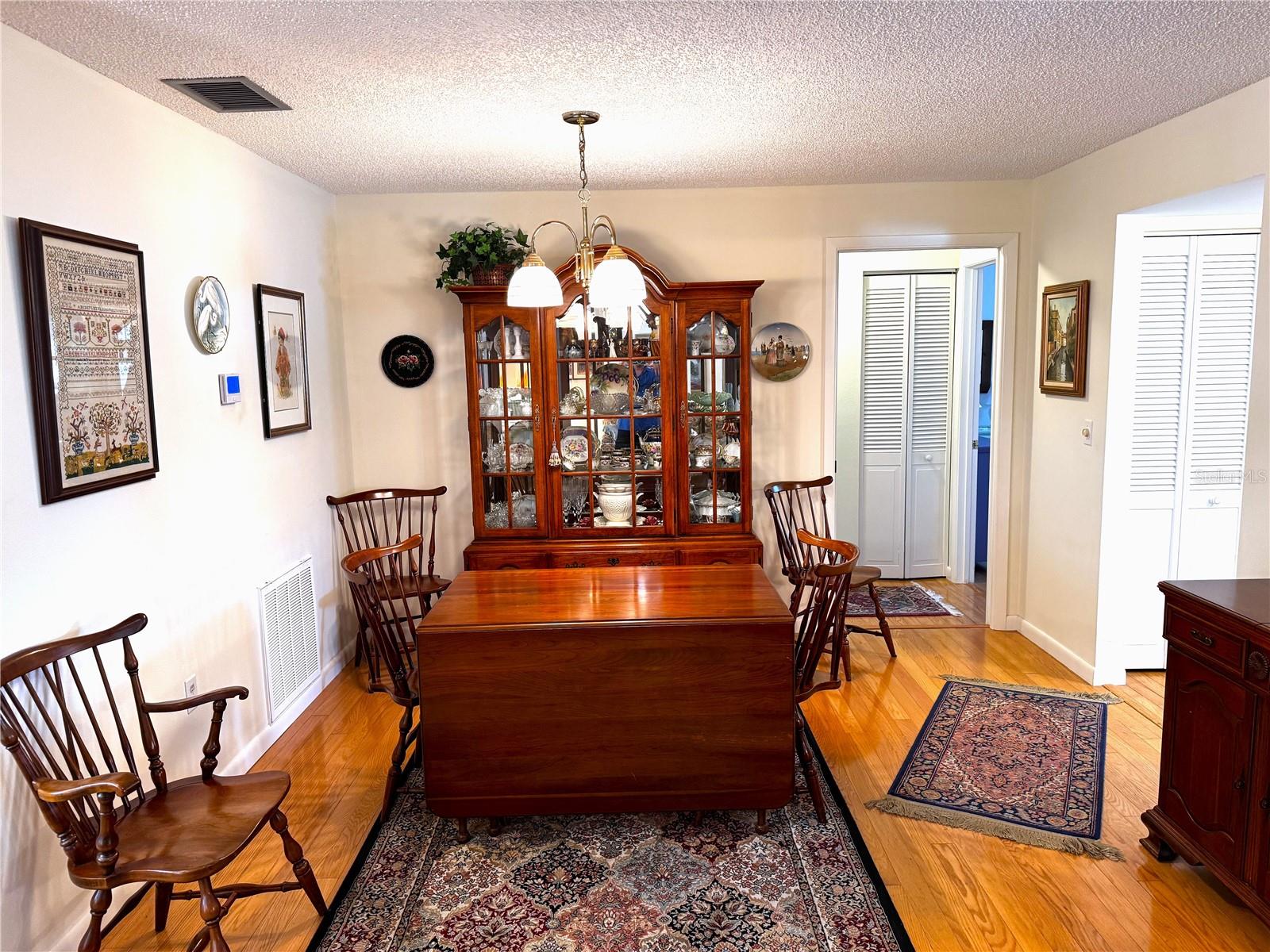 LAUREL HOLLOW - Residential