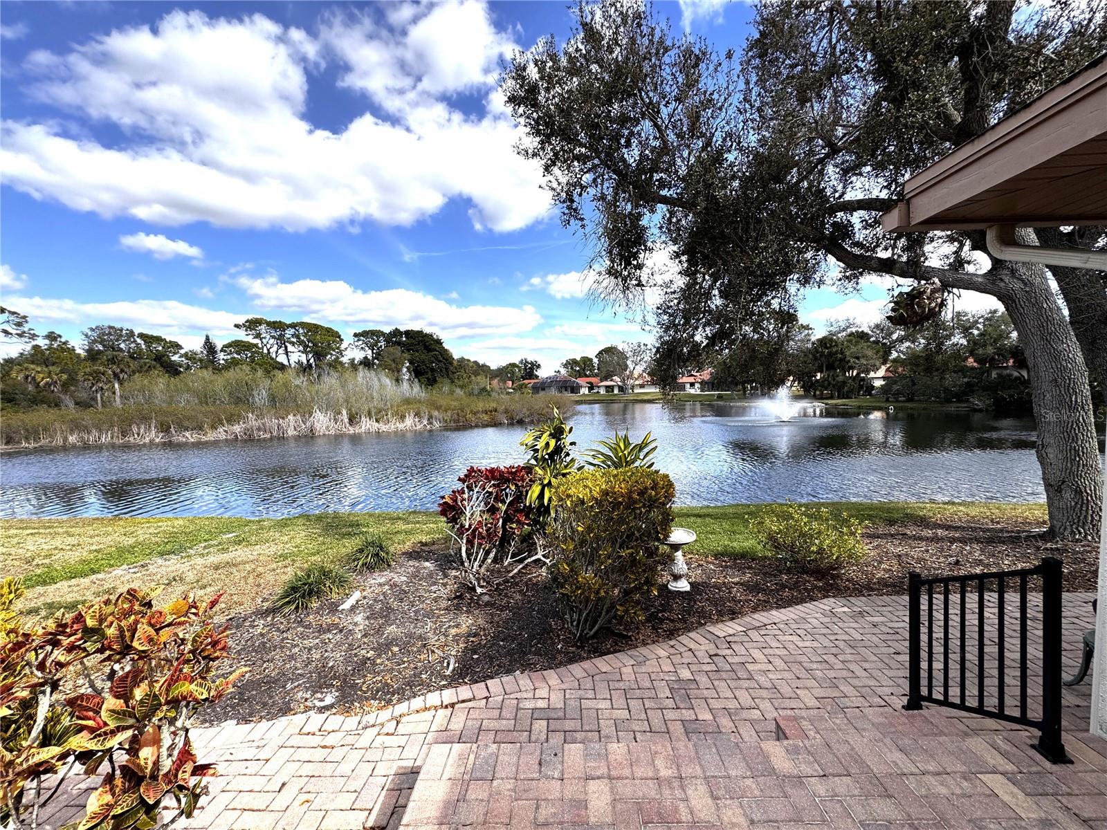 LAUREL HOLLOW - Residential