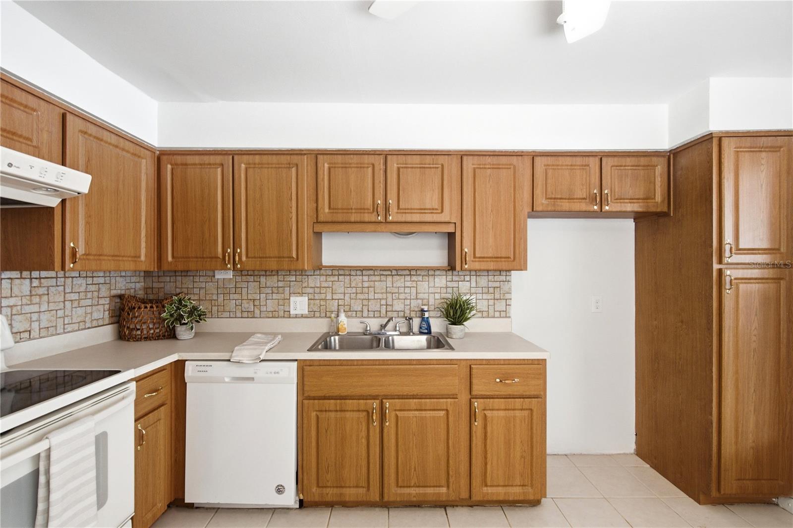 WINDMEADOWS VILLAGE 4 - Residential