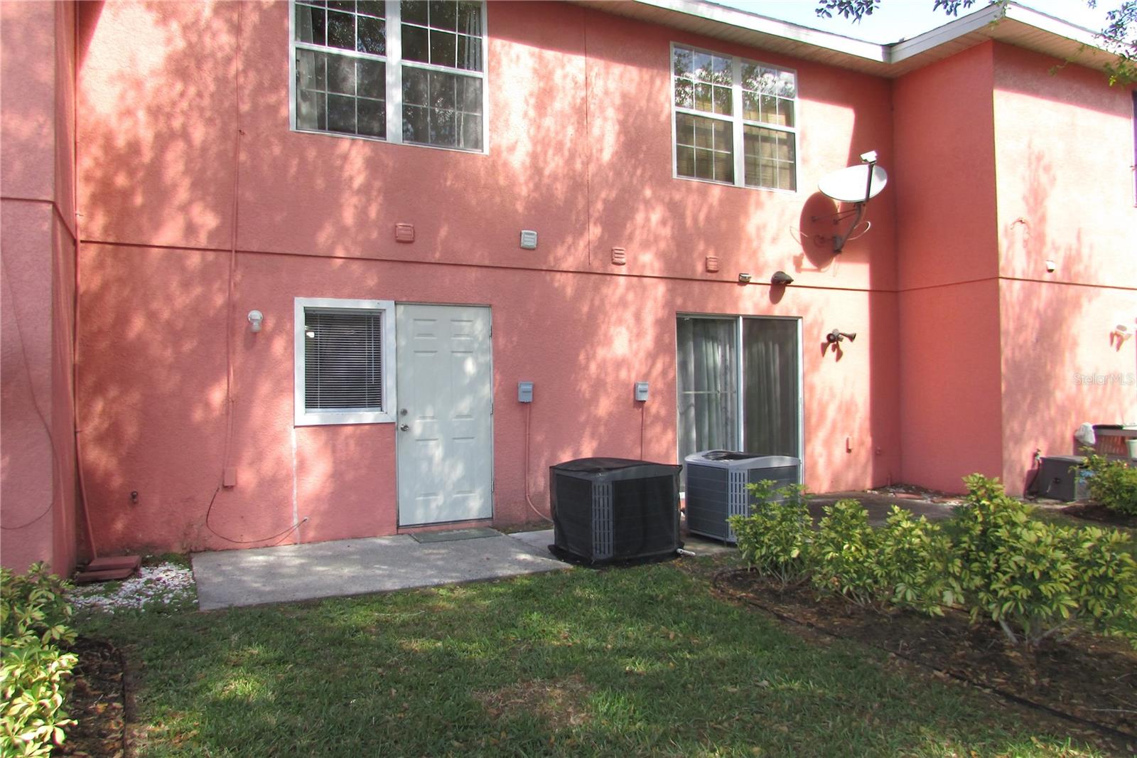 AUTUMN LANE TWNHMS CONDO - Residential Lease