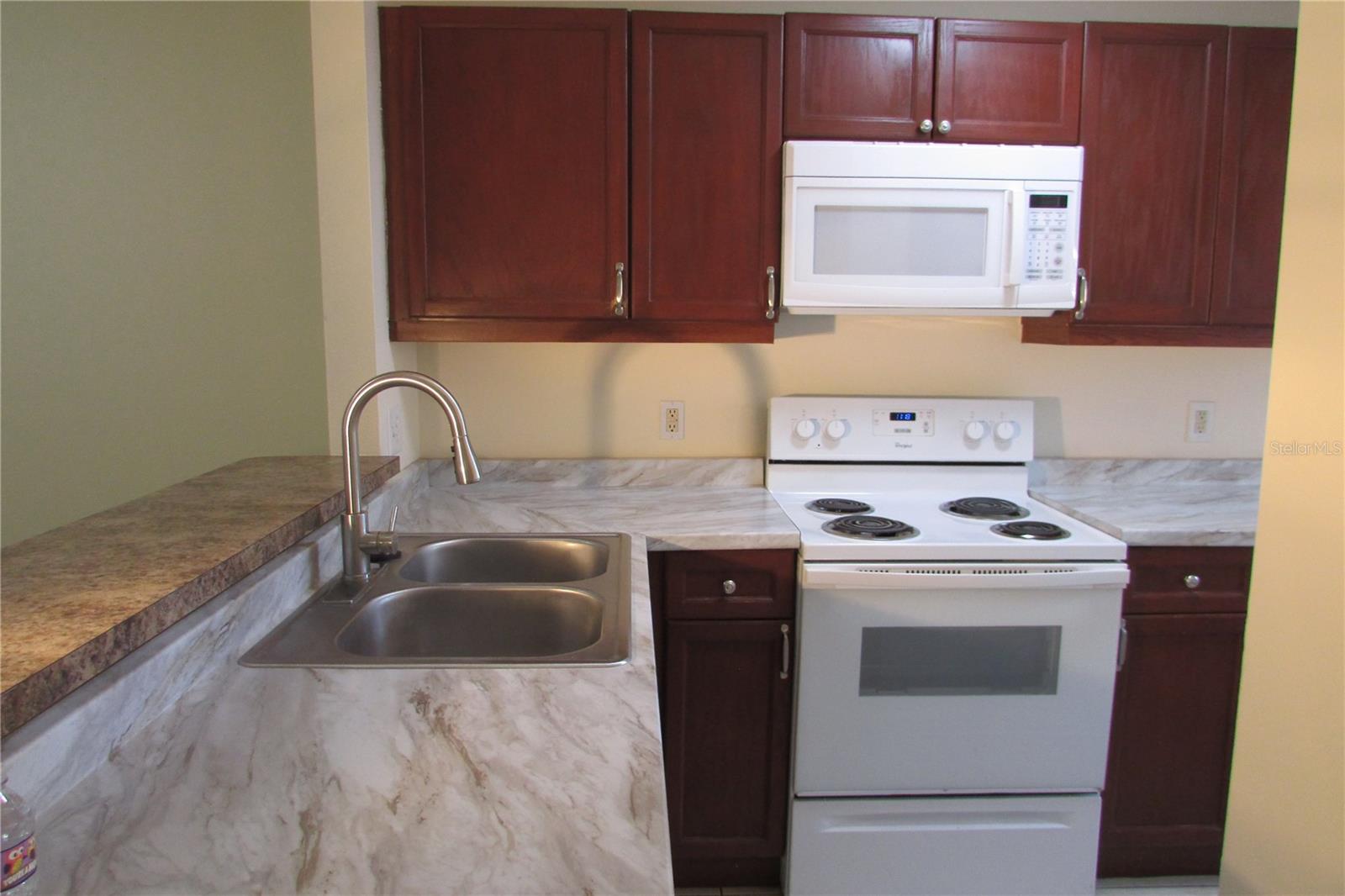 AUTUMN LANE TWNHMS CONDO - Residential Lease