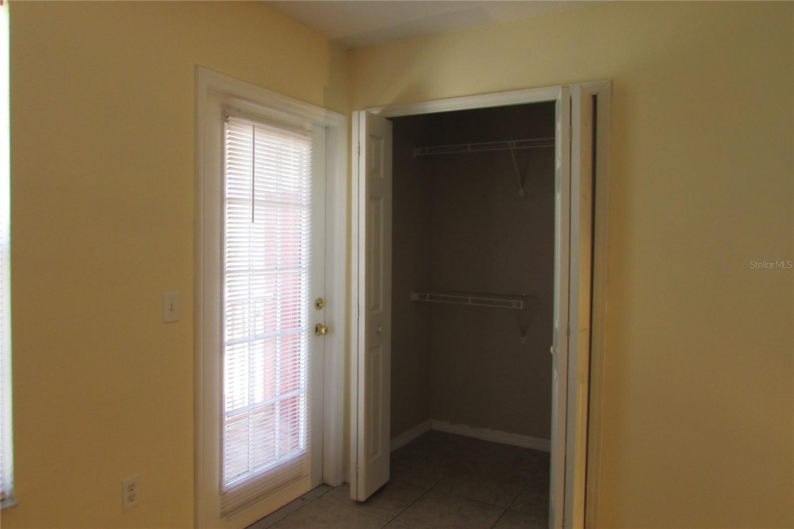 AUTUMN LANE TWNHMS CONDO - Residential Lease