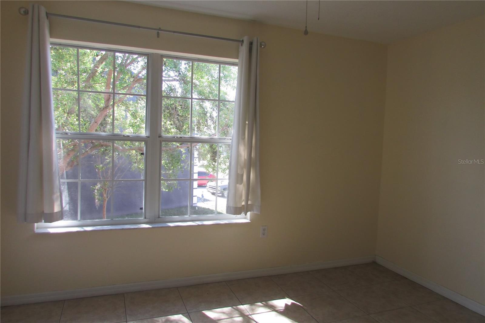 AUTUMN LANE TWNHMS CONDO - Residential Lease