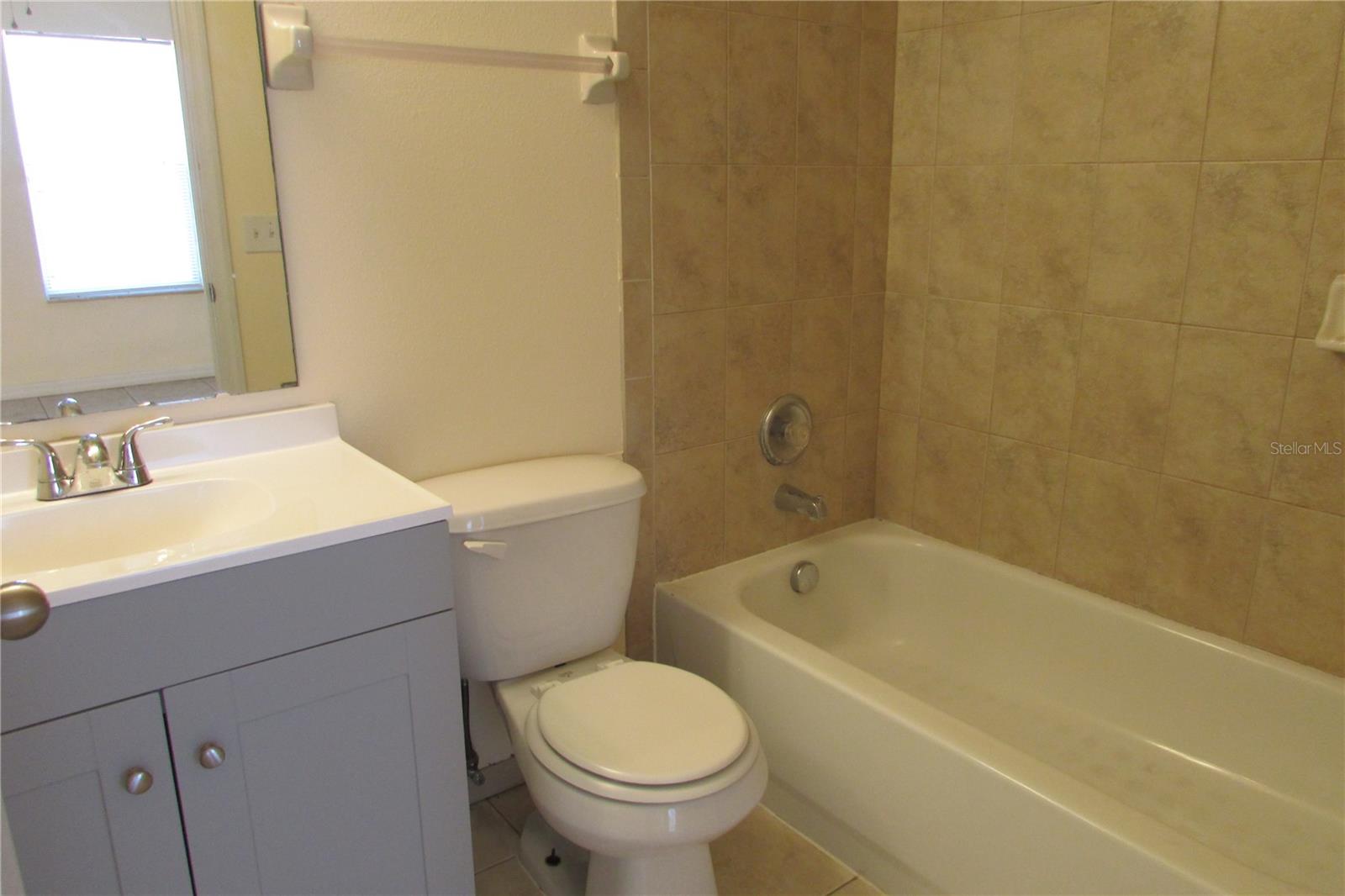 AUTUMN LANE TWNHMS CONDO - Residential Lease