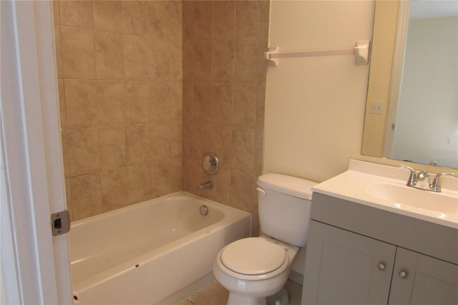 AUTUMN LANE TWNHMS CONDO - Residential Lease