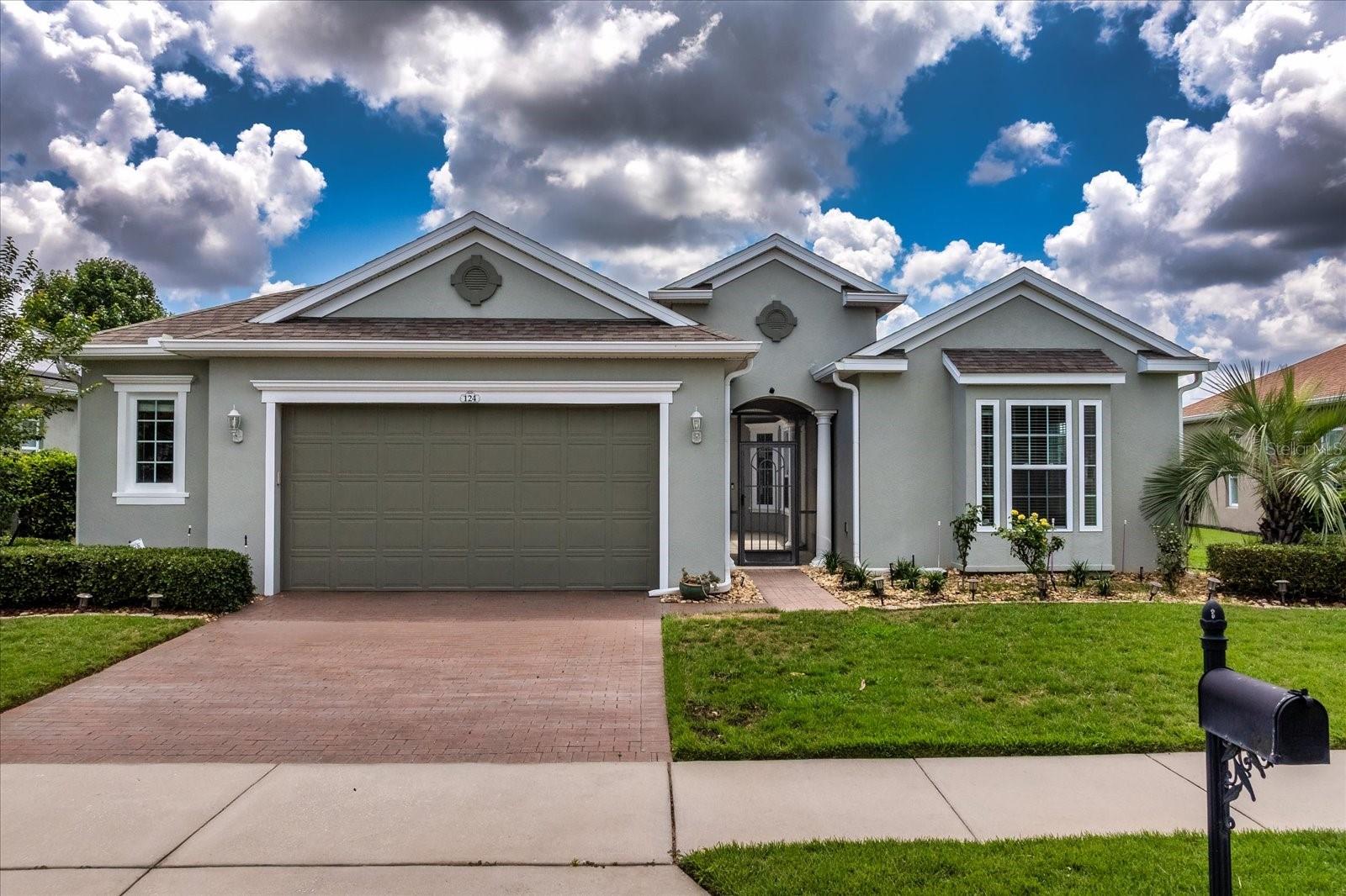 CASCADES OF GROVELAND (TRILOGY) - Residential